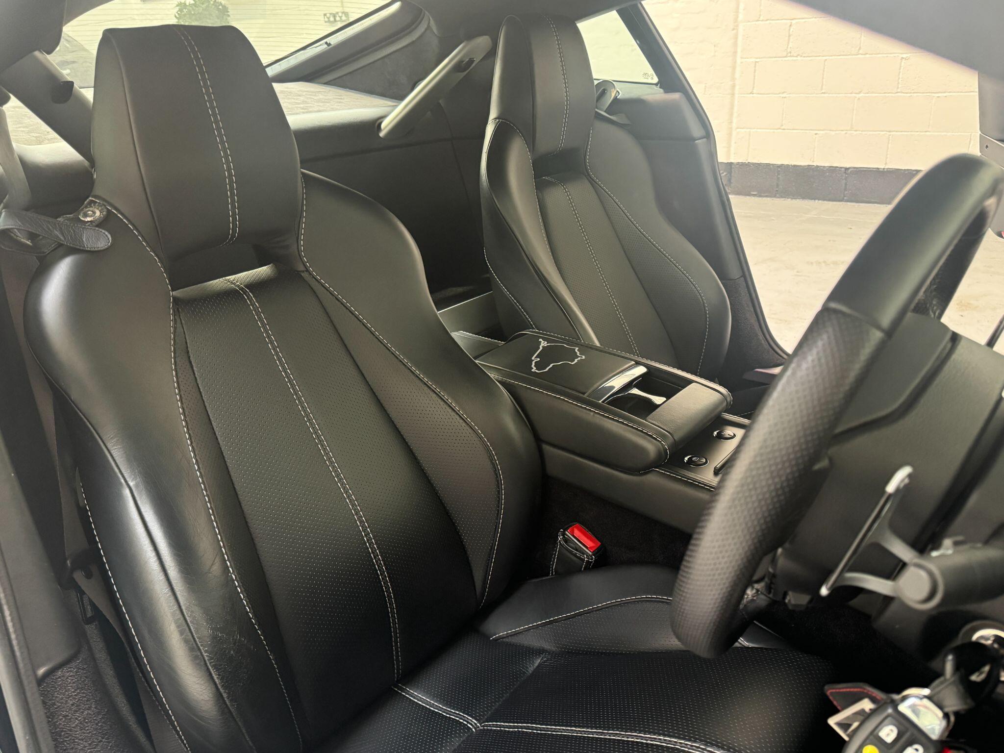 Aston Martin Vantage - Image 33