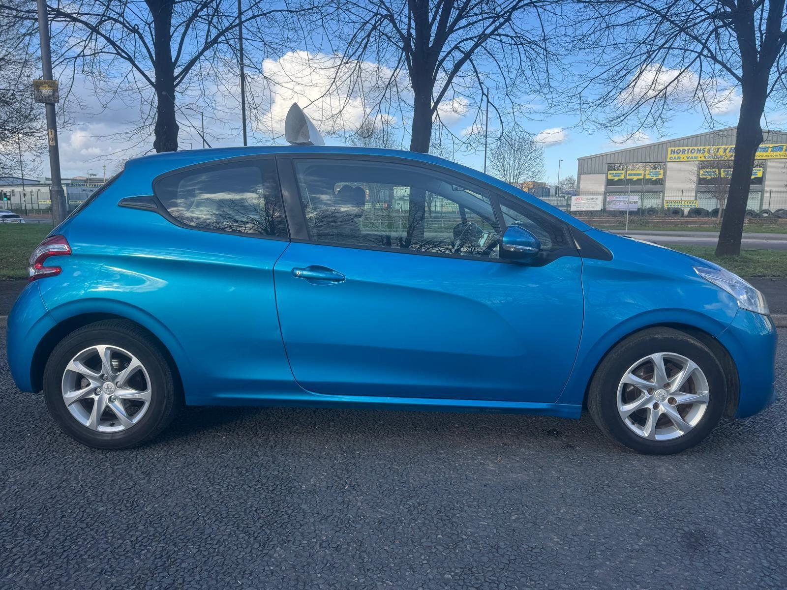 Peugeot 208 - Image 9