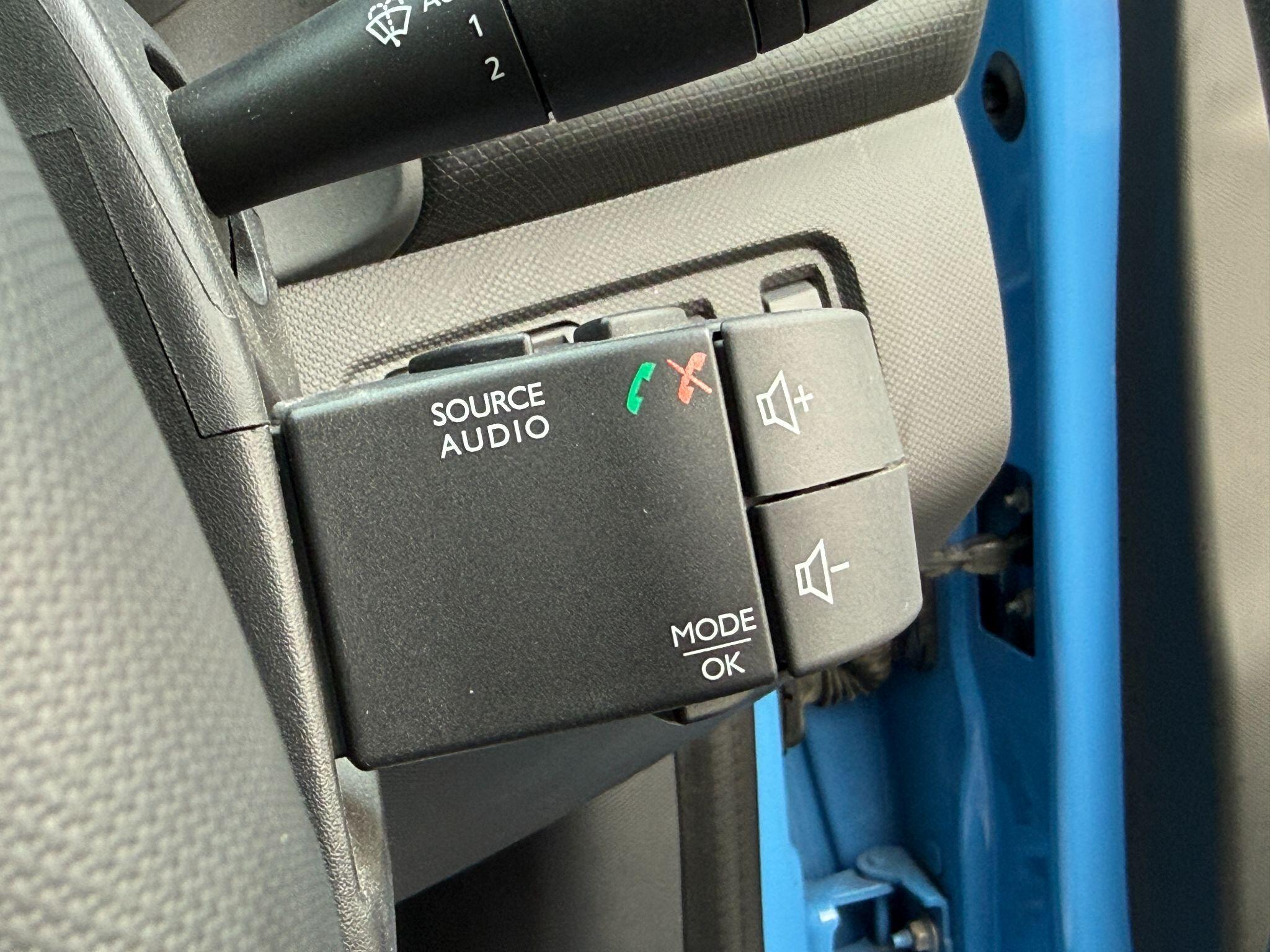 Renault Clio - Image 58