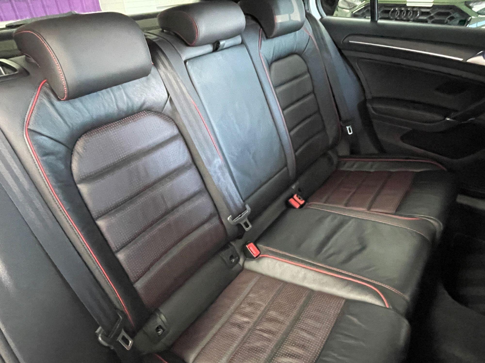 Volkswagen Golf - Image 27