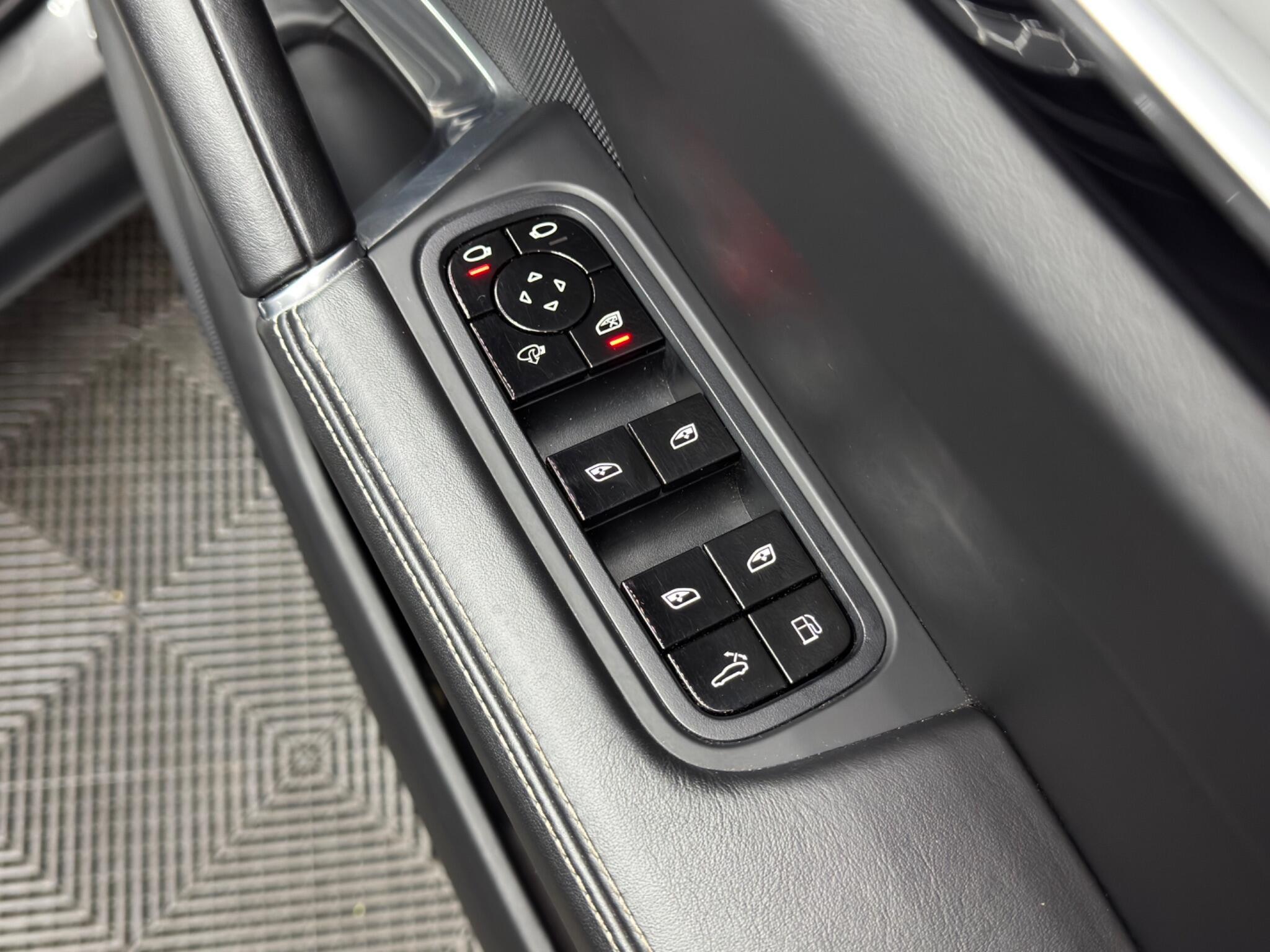 Porsche Cayenne - Image 49