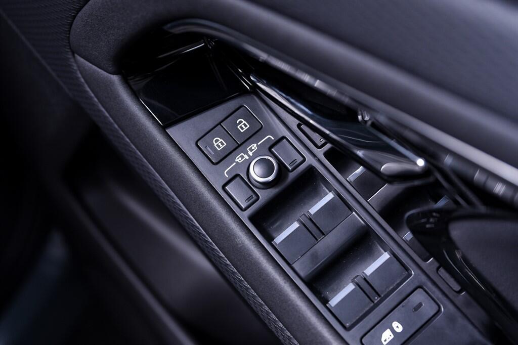 Land Rover Range Rover Evoque - Image 31