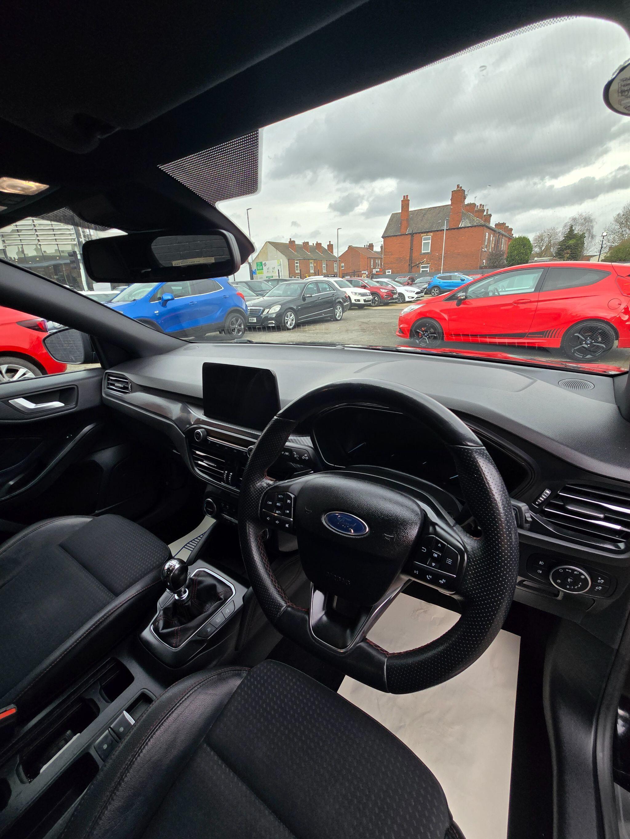 Ford Focus - Image 21