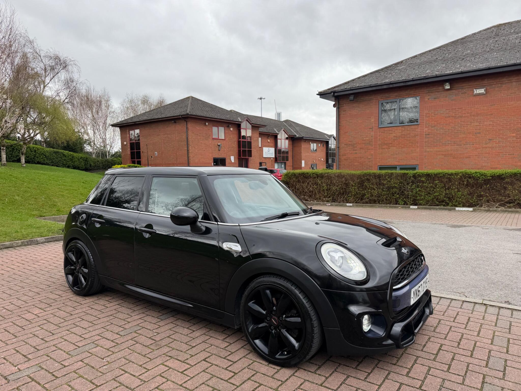 MINI Hatch - Image 9