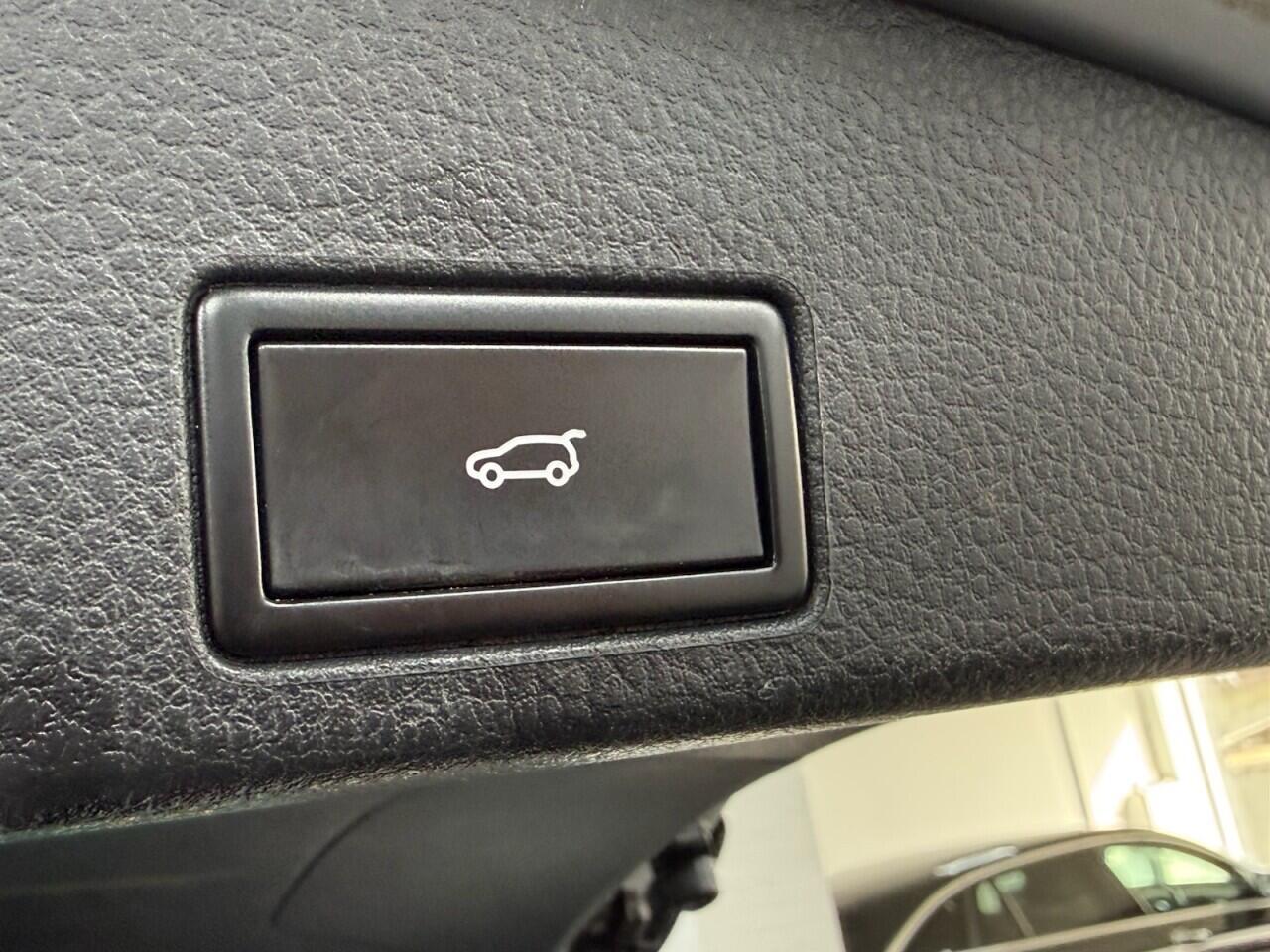 Volkswagen Touareg - Image 38