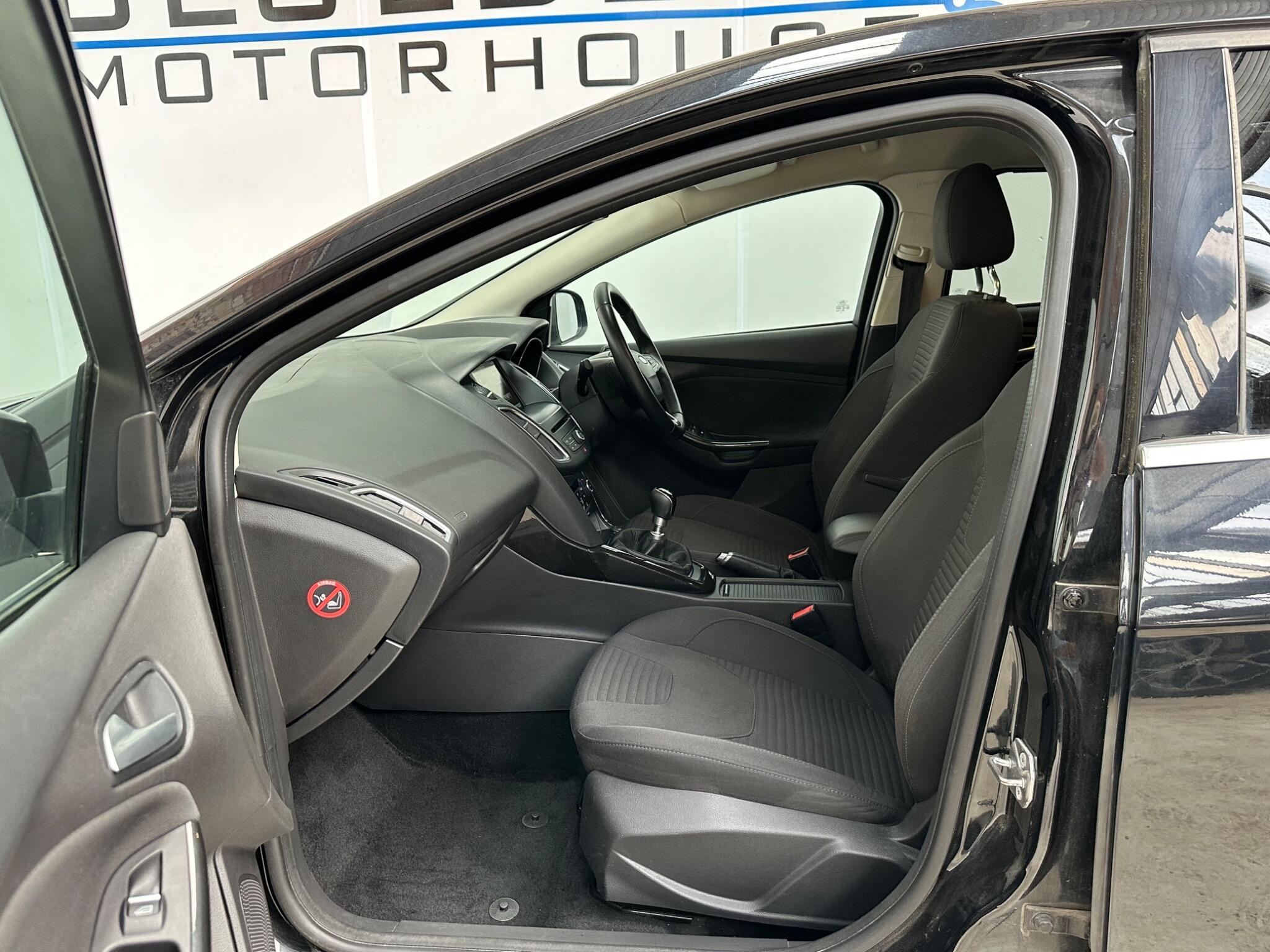 Ford Focus - Image 11