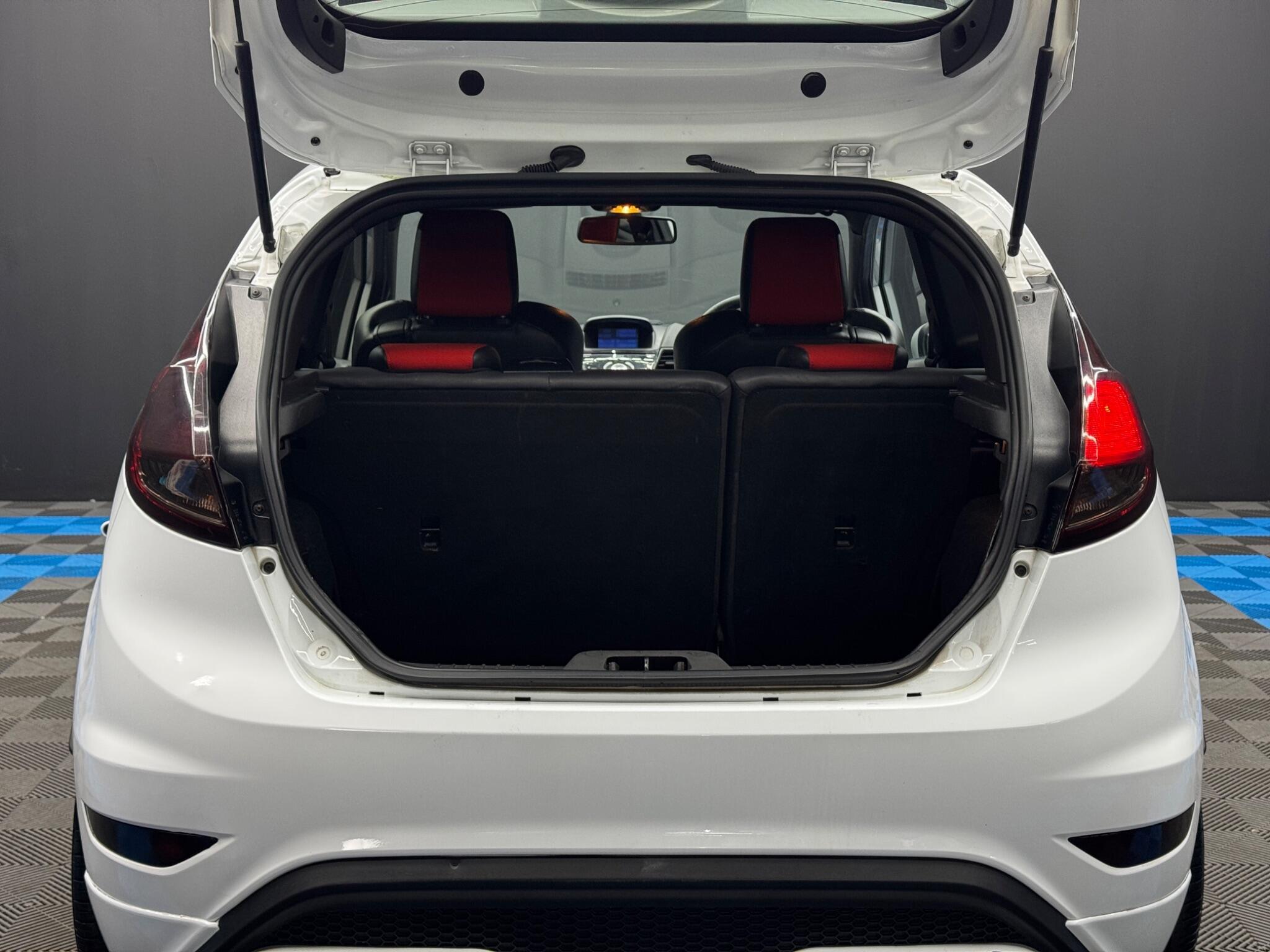 Ford Fiesta - Image 35