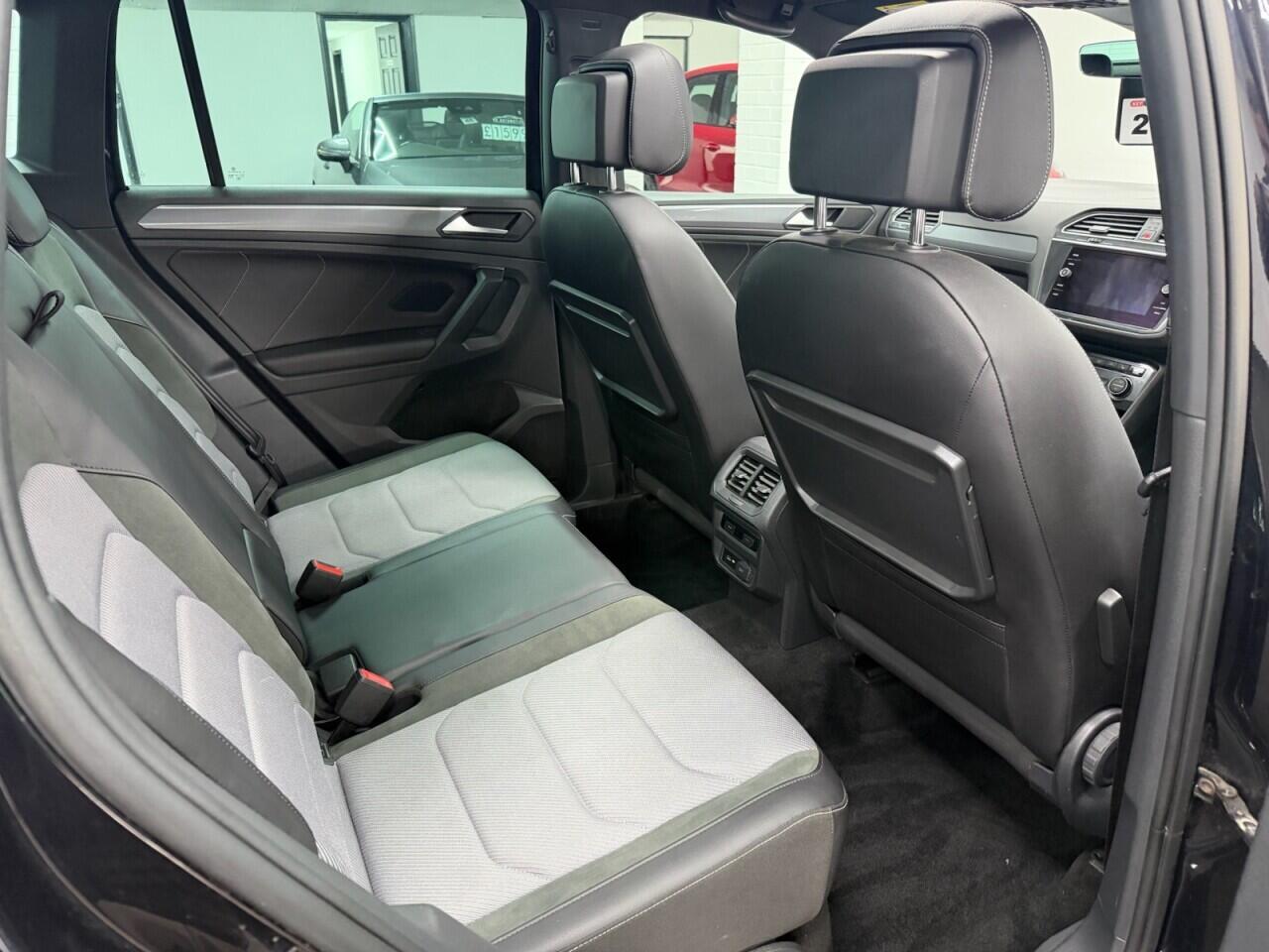 Volkswagen Tiguan - Image 18