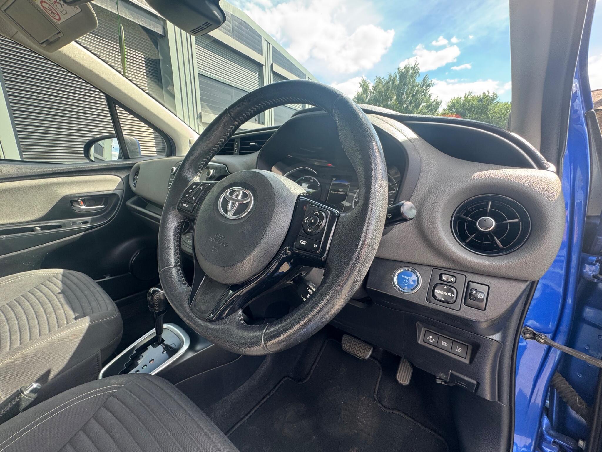 Toyota Yaris - Image 14