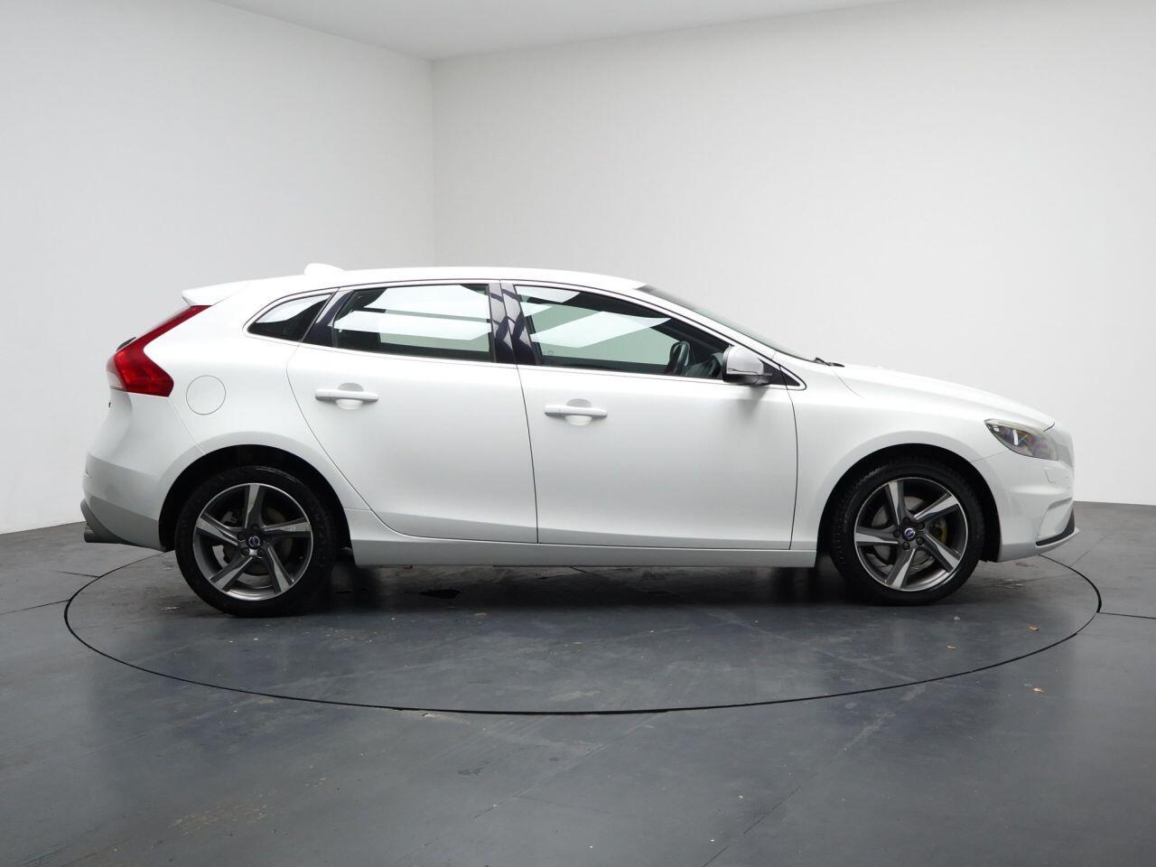 Volvo V40 - Image 14