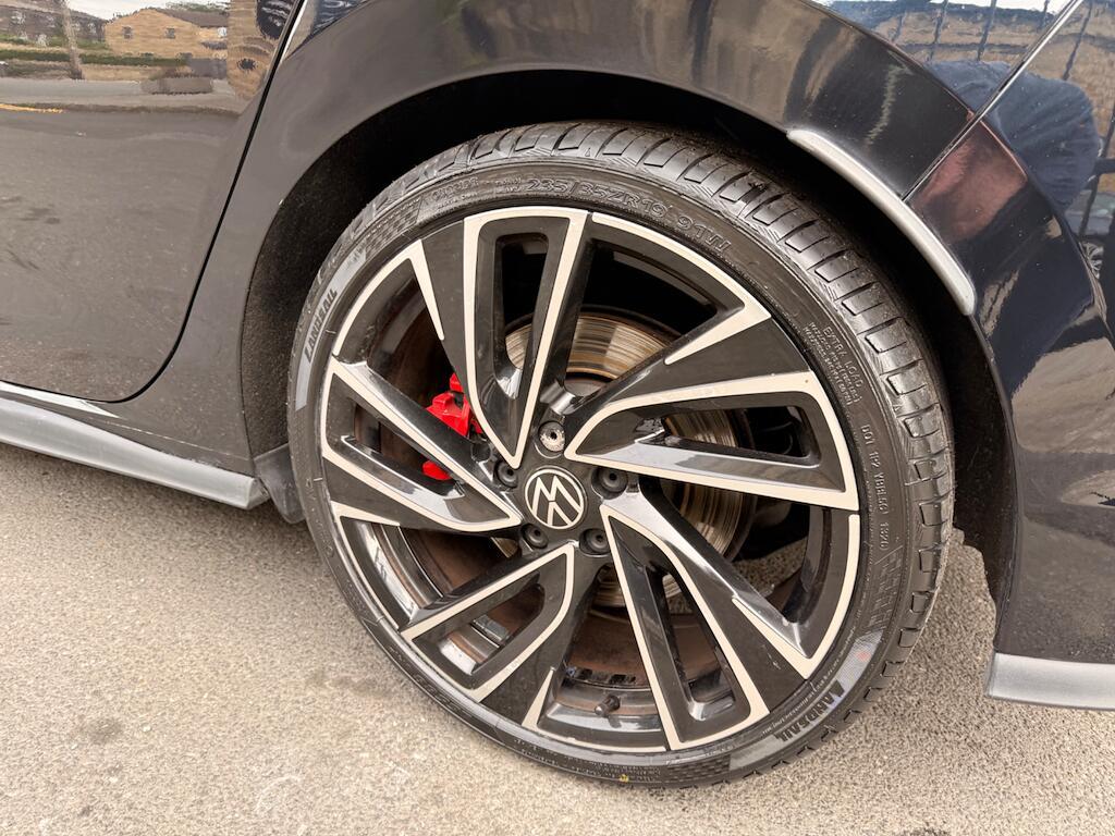 Volkswagen Golf - Image 18