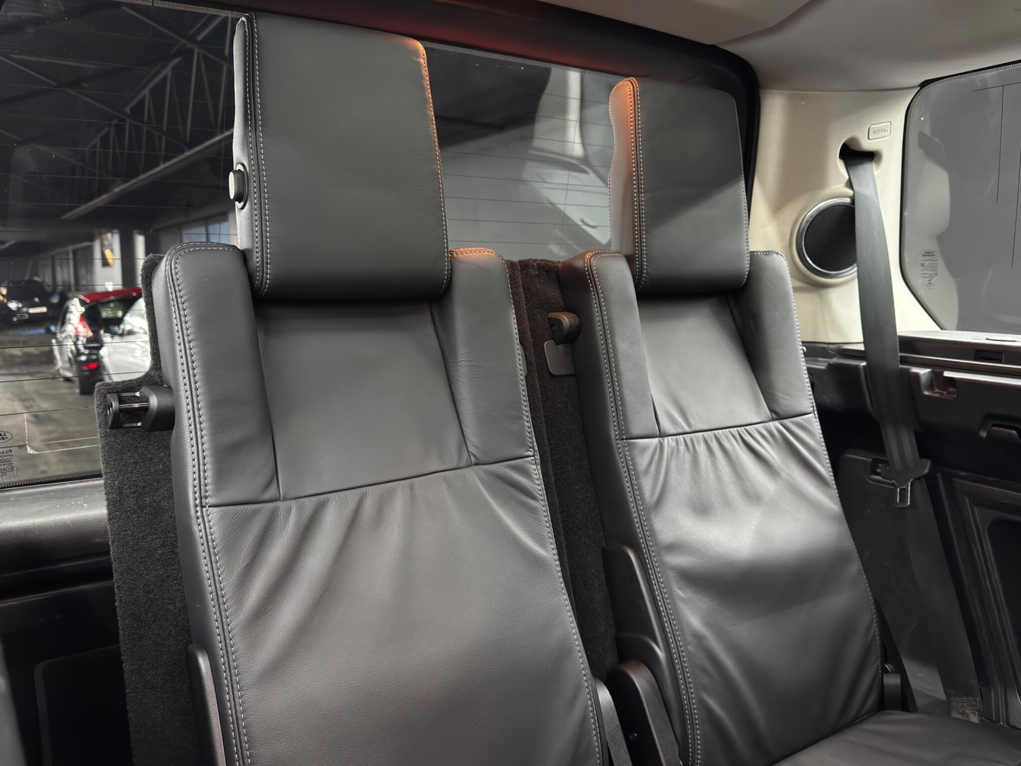 Land Rover DISCOVERY 4 - Image 17