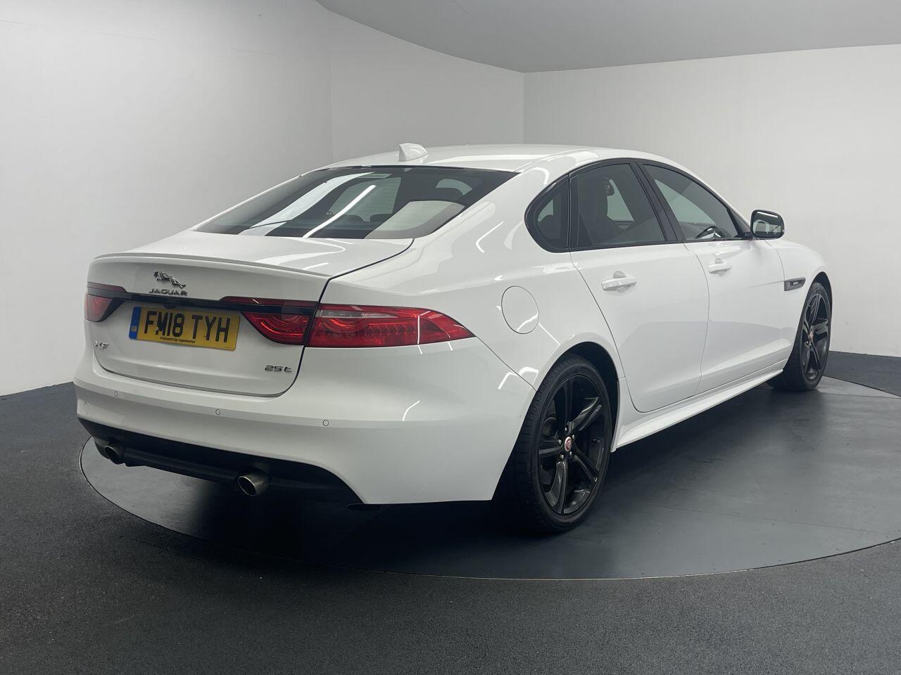 Jaguar XF - Image 11