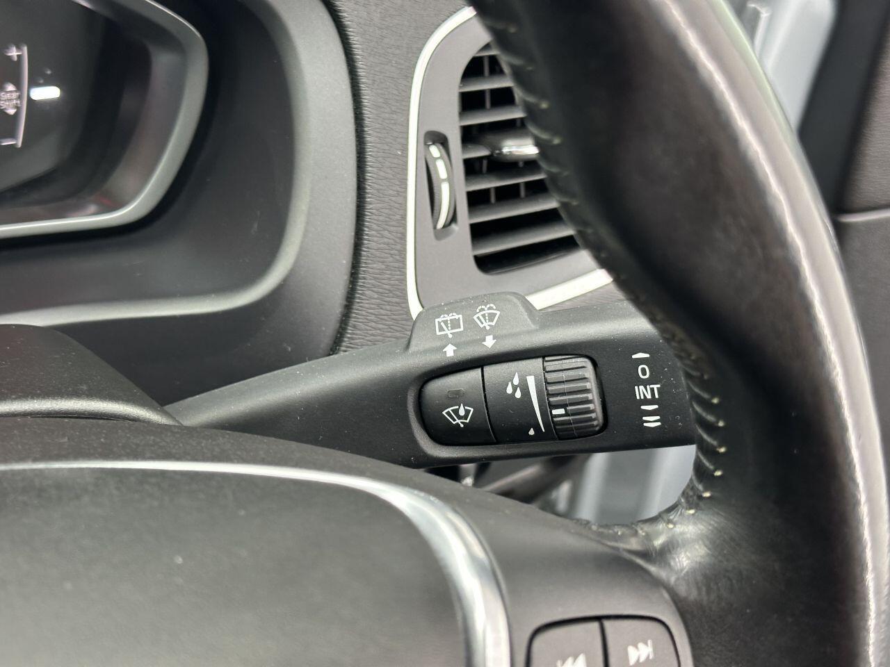 Volvo V40 CROSS COUNTRY - Image 24