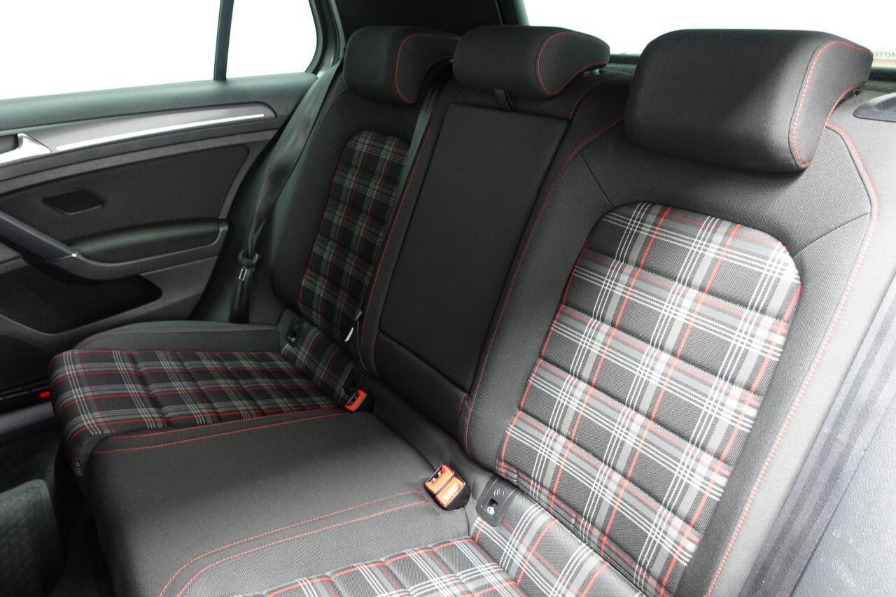 Volkswagen Golf - Image 21