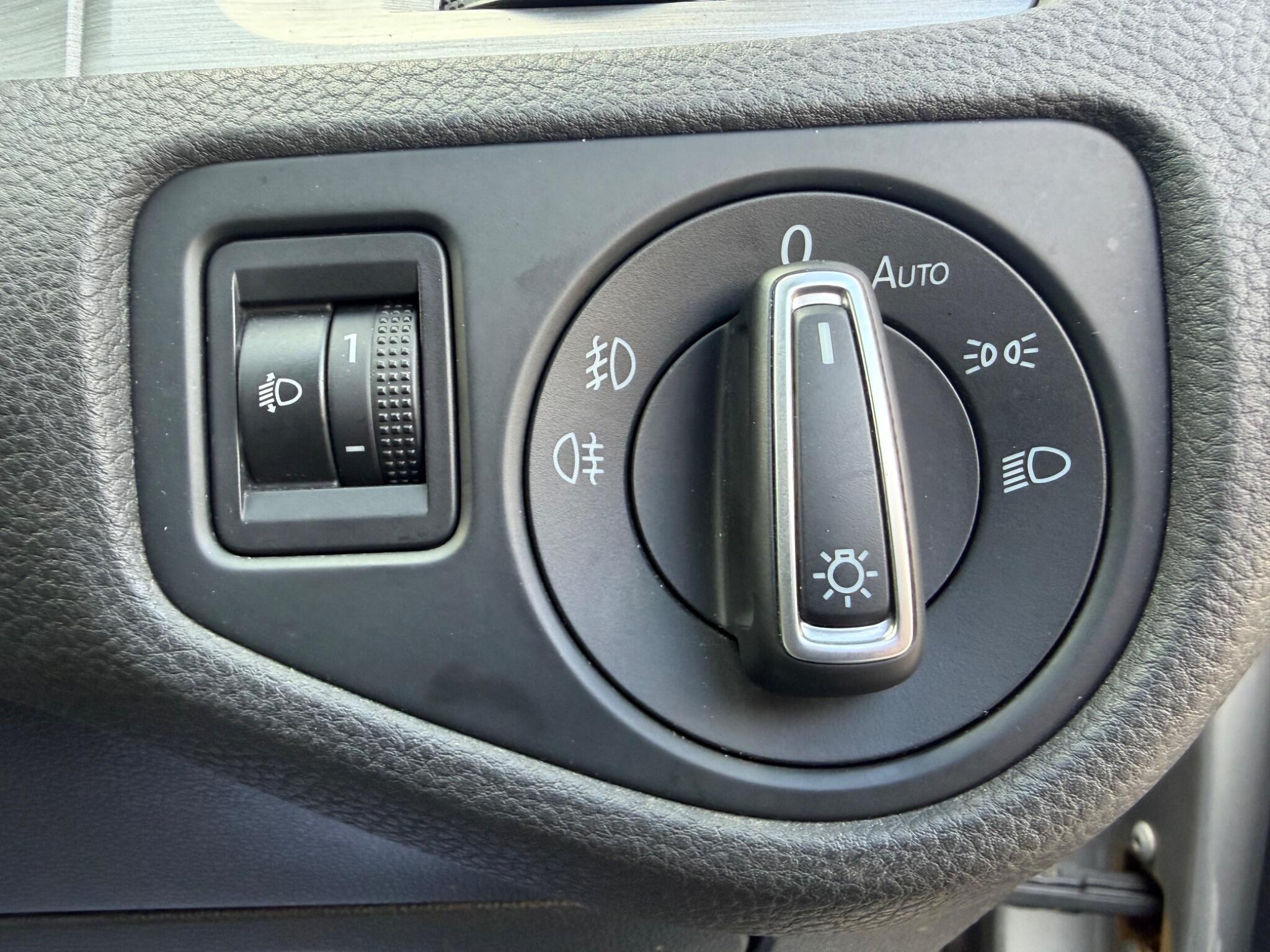 Volkswagen Golf - Image 25