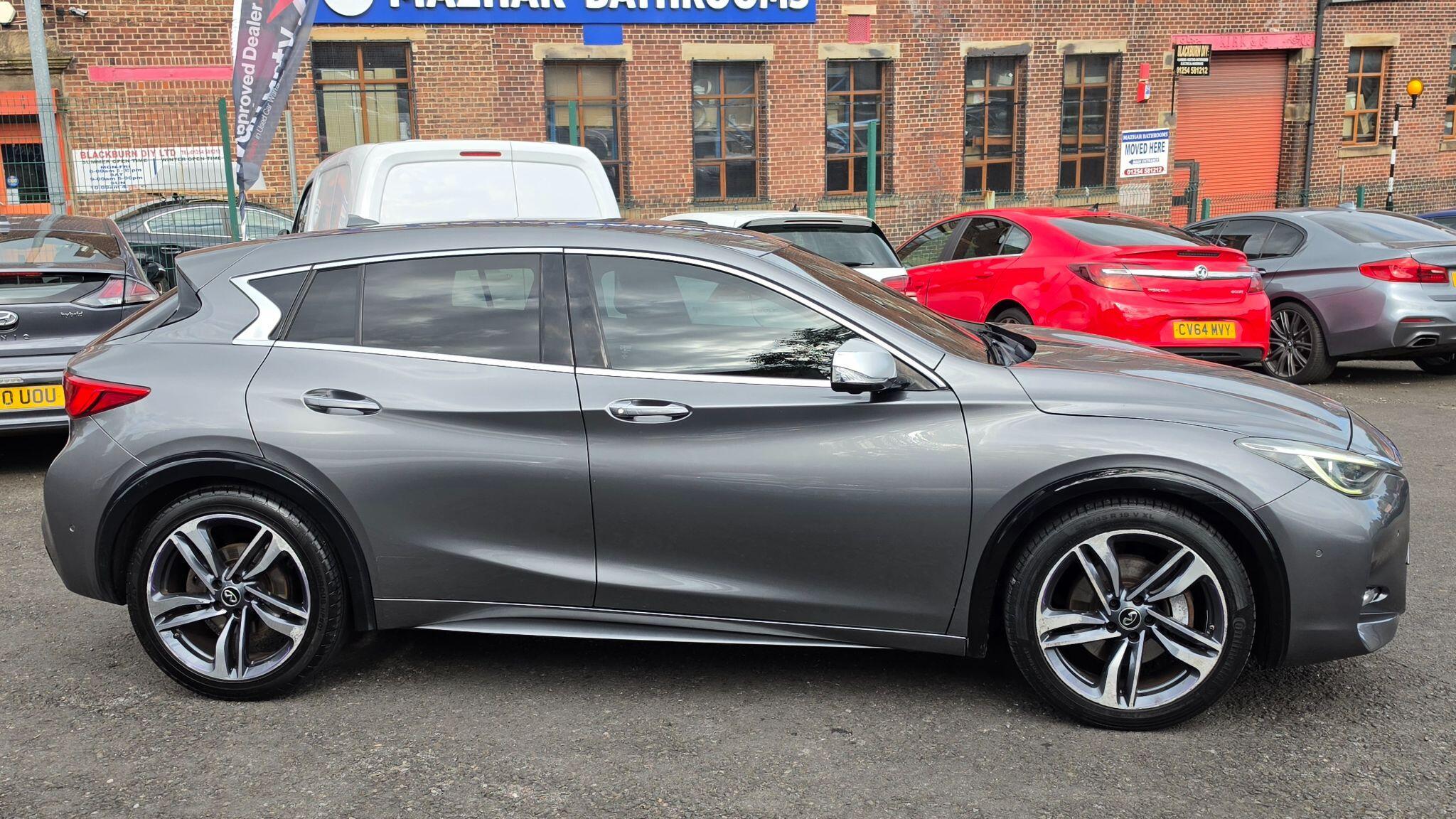 Infiniti Q30 - Image 8