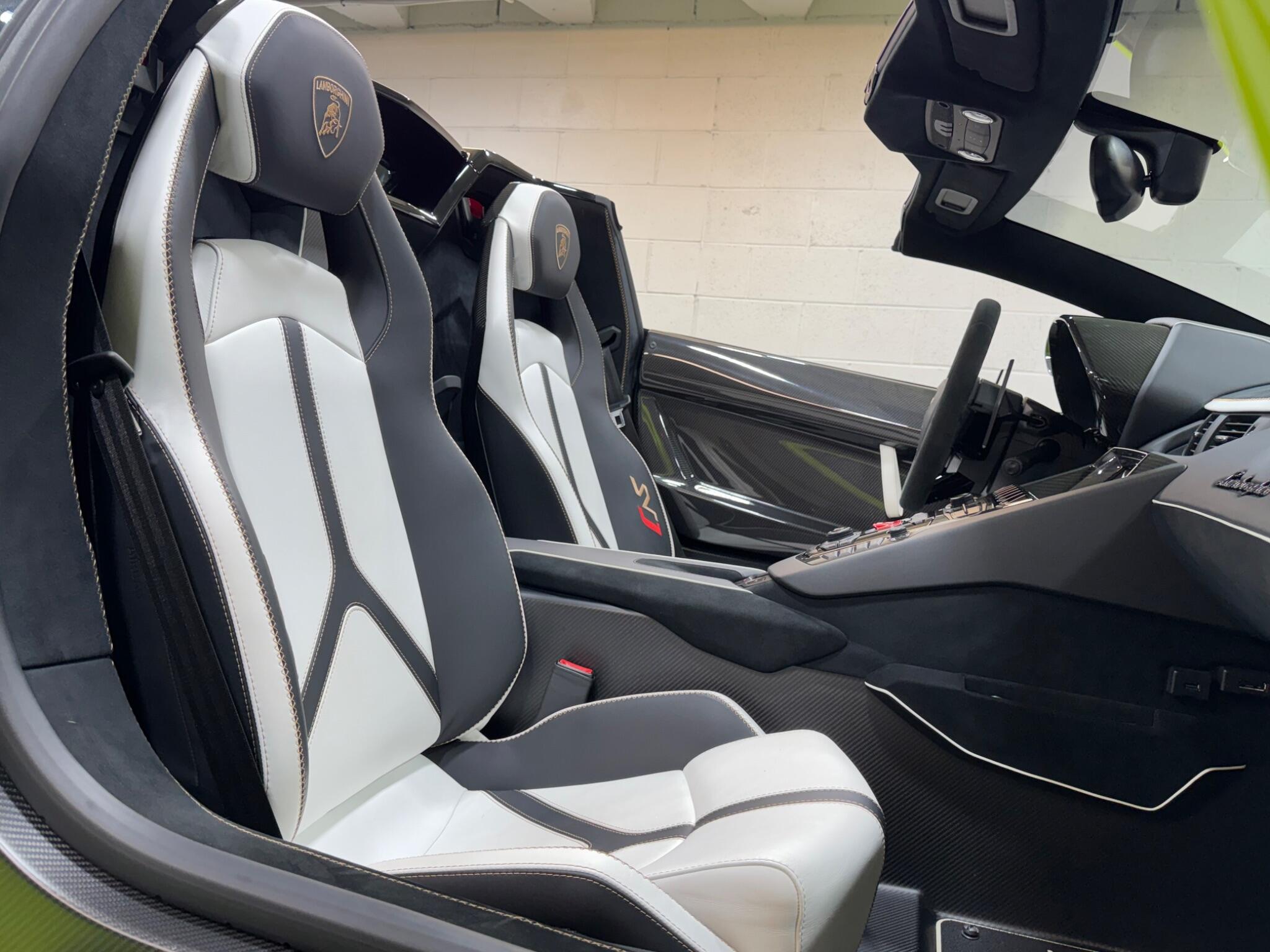 Lamborghini Aventador - Image 17
