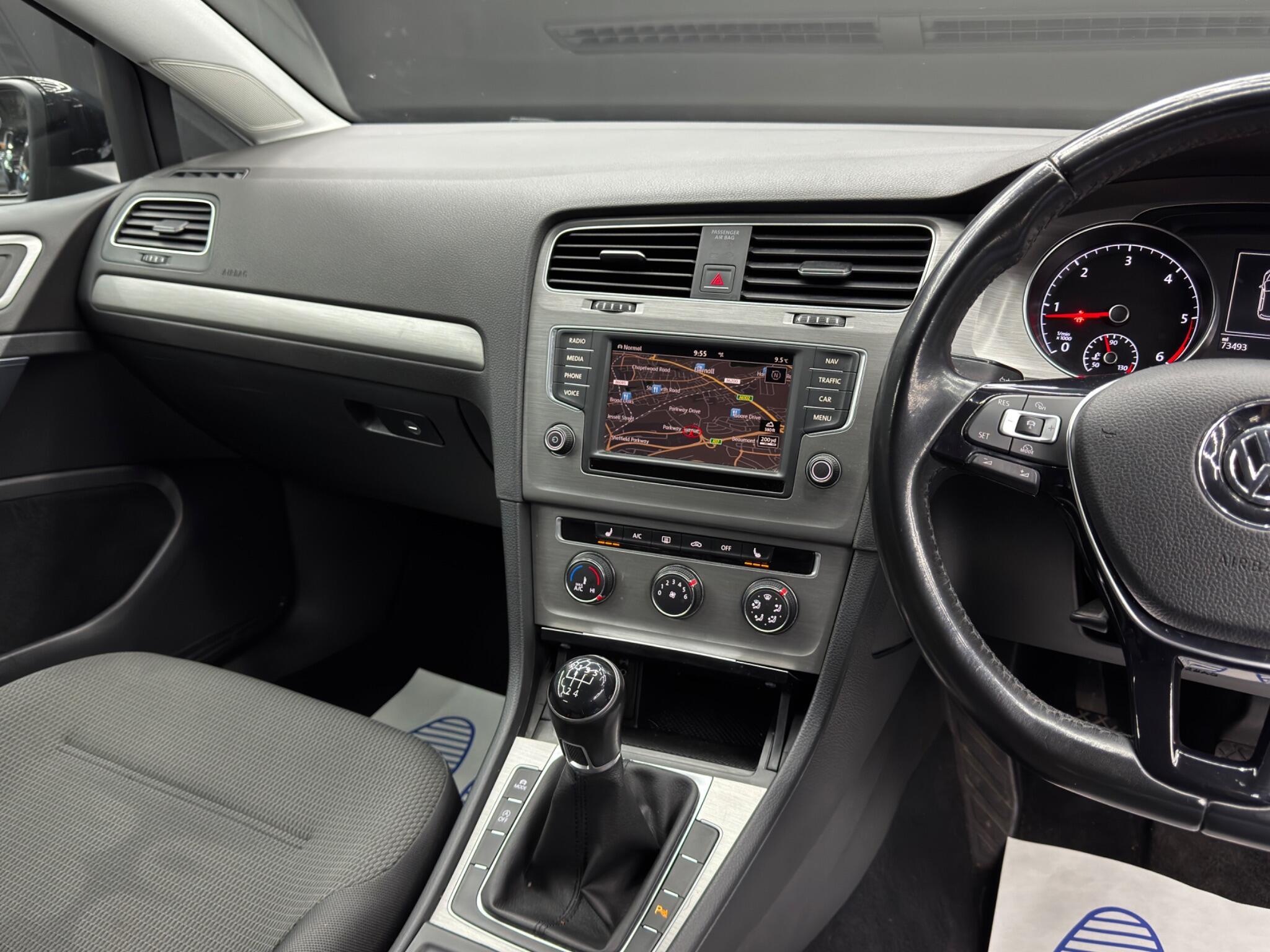 Volkswagen Golf - Image 22