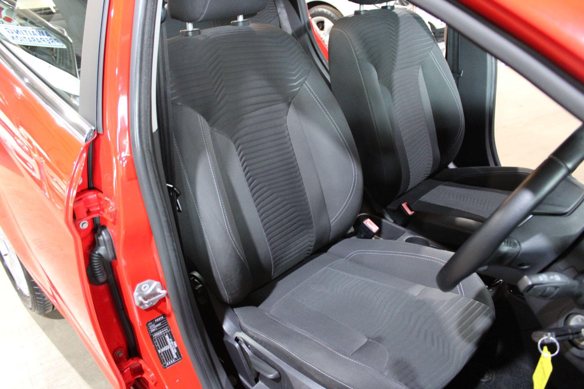 Ford Fiesta - Image 8