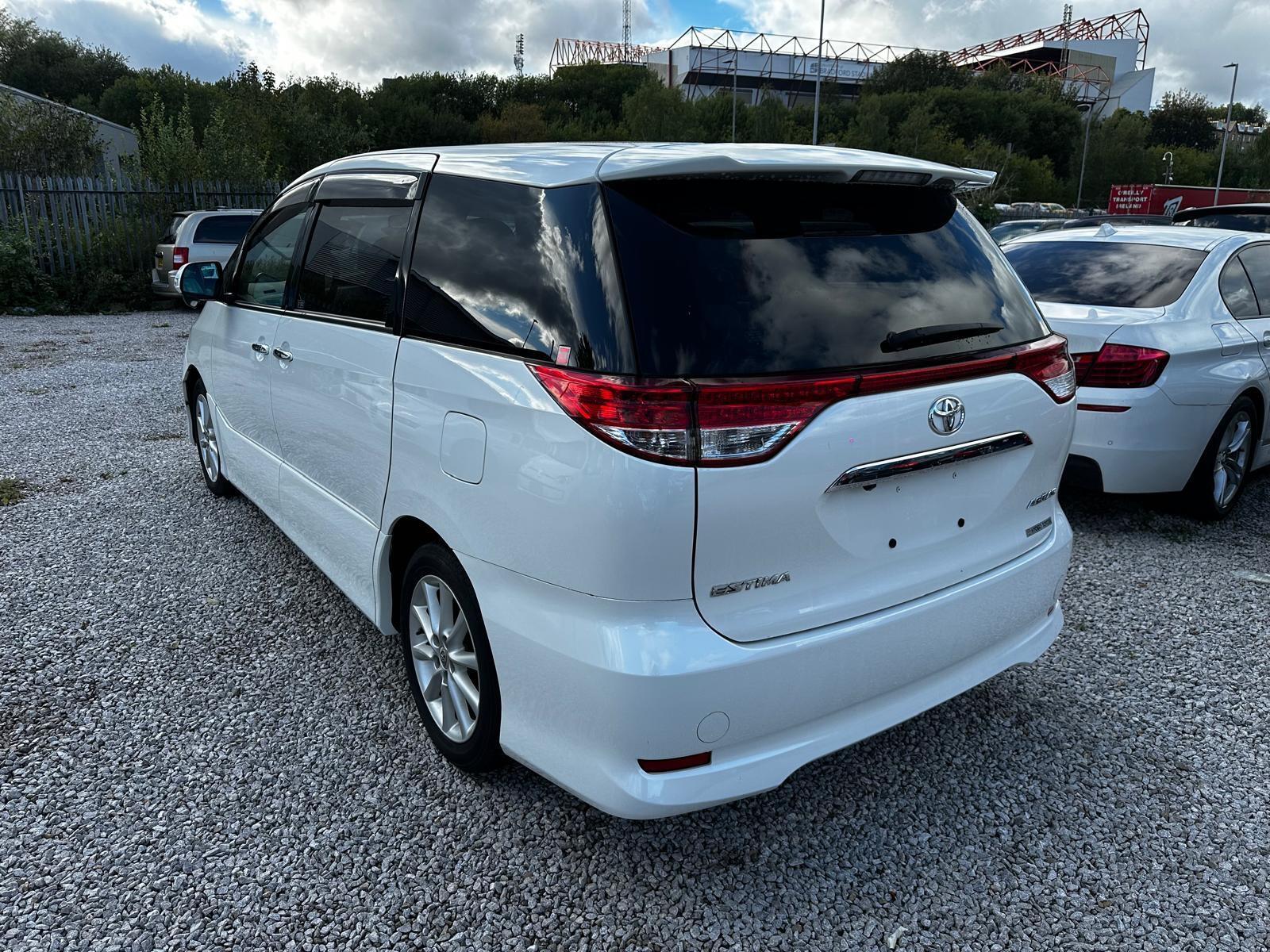 Toyota Estima Aeras G - Image 8