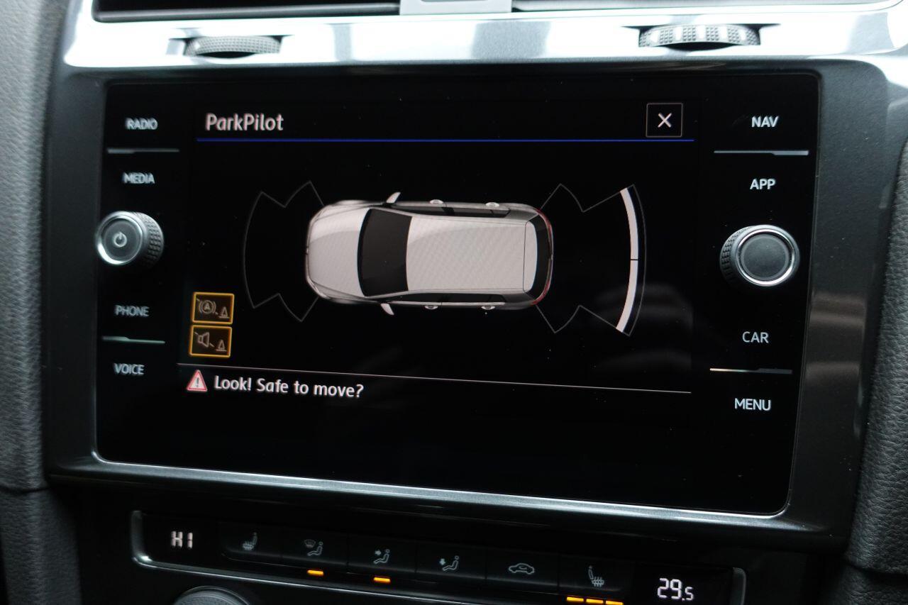 Volkswagen Golf - Image 38