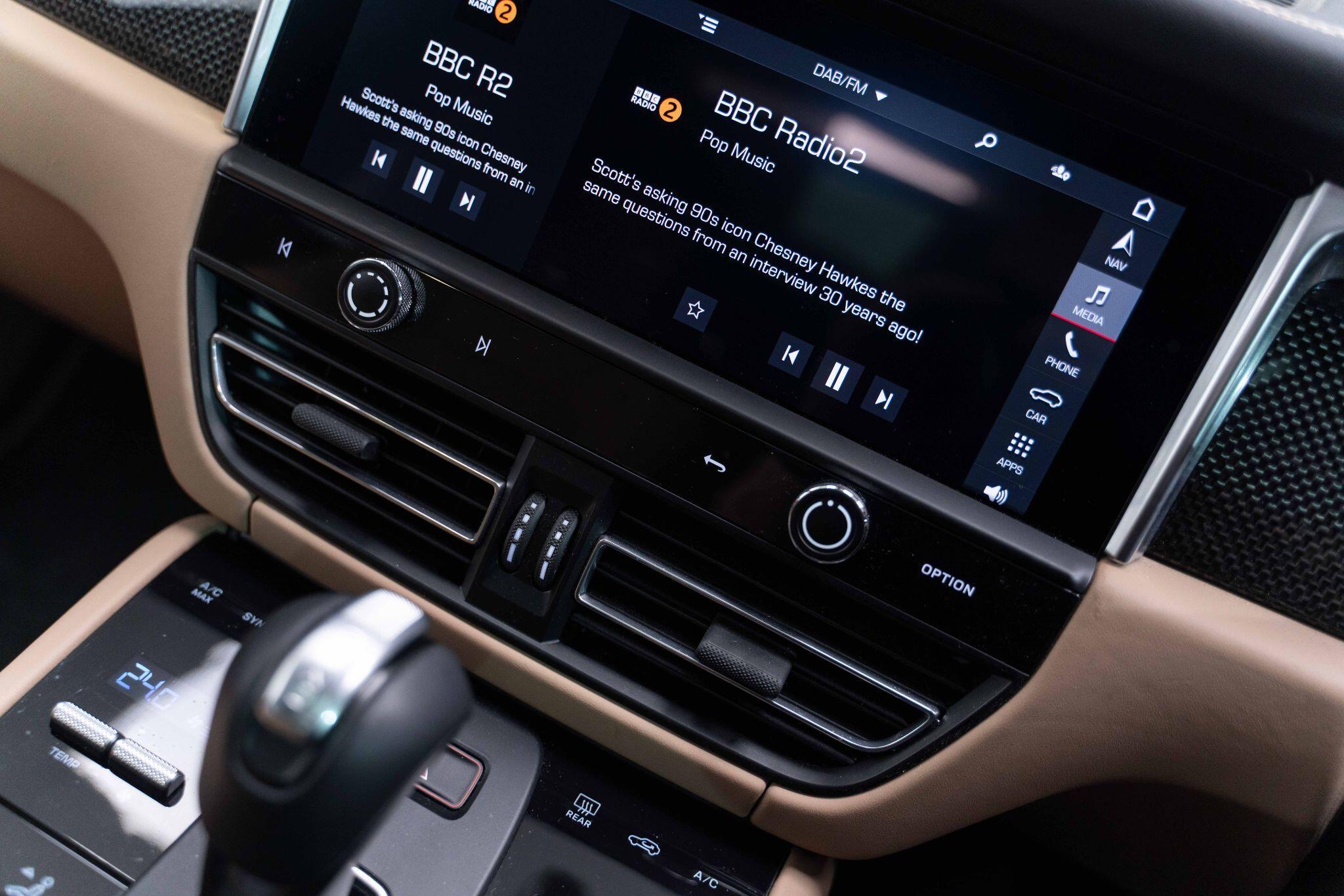 Porsche Macan - Image 42