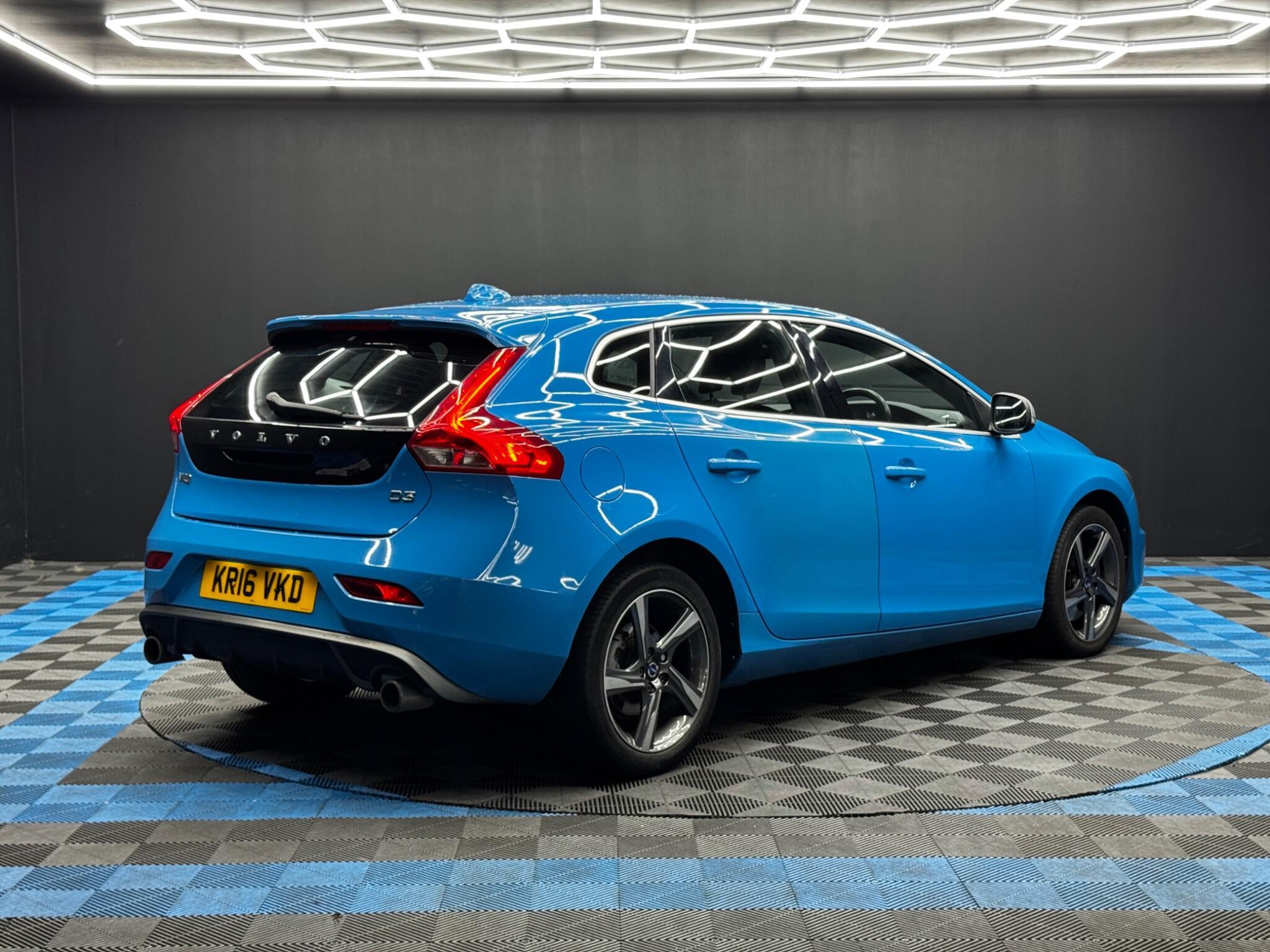 Volvo V40 - Image 5