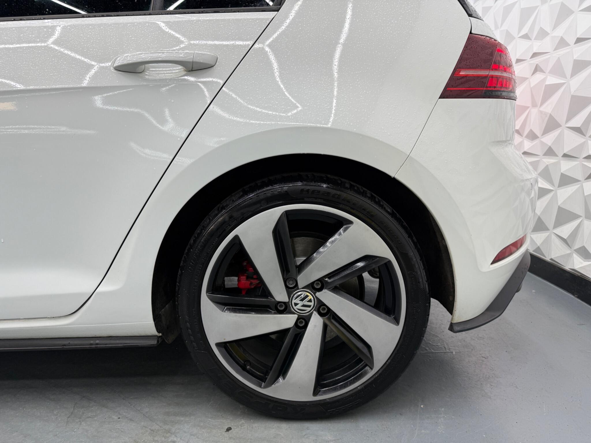 Volkswagen Golf - Image 8