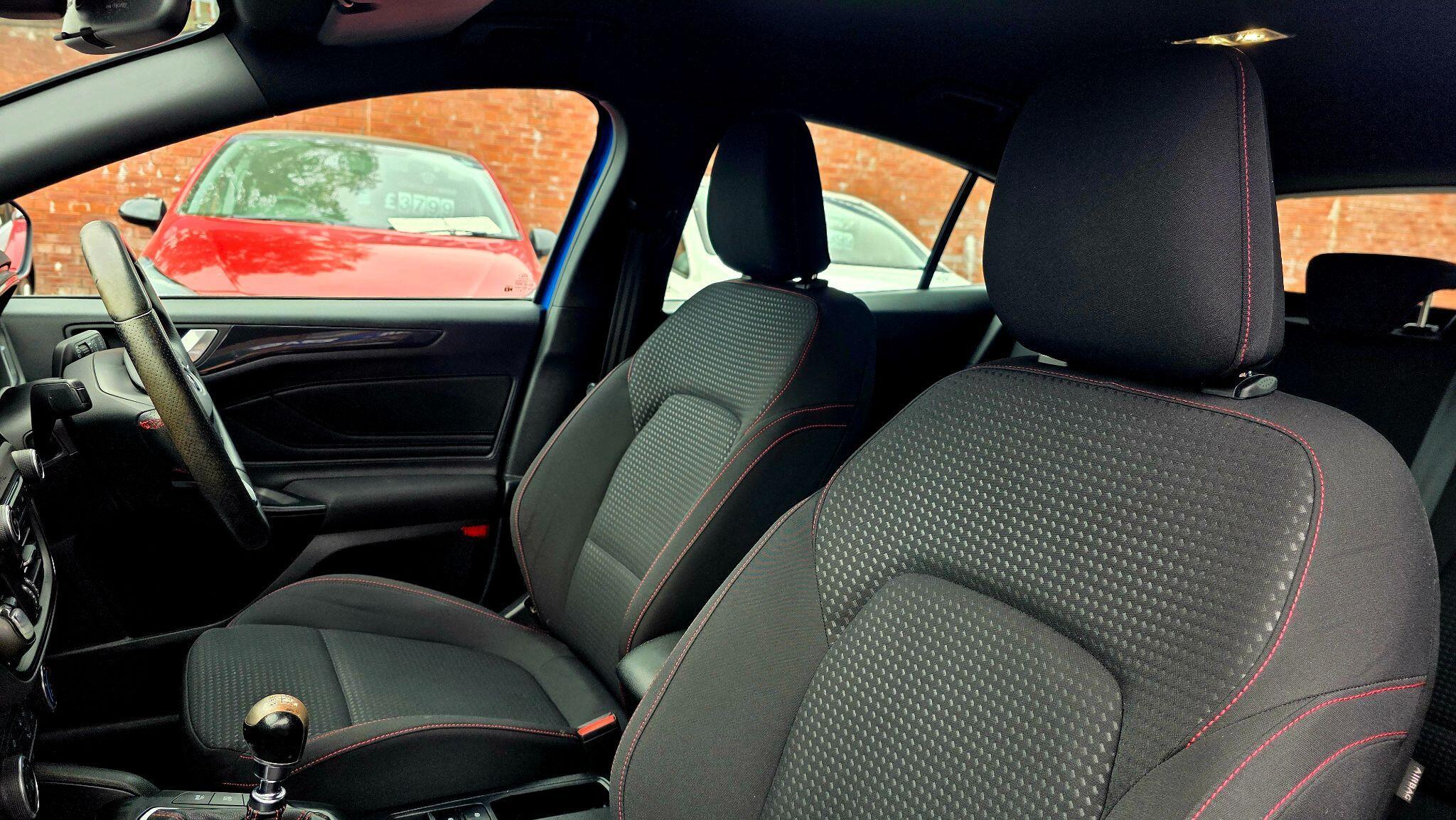 Ford Focus - Image 15