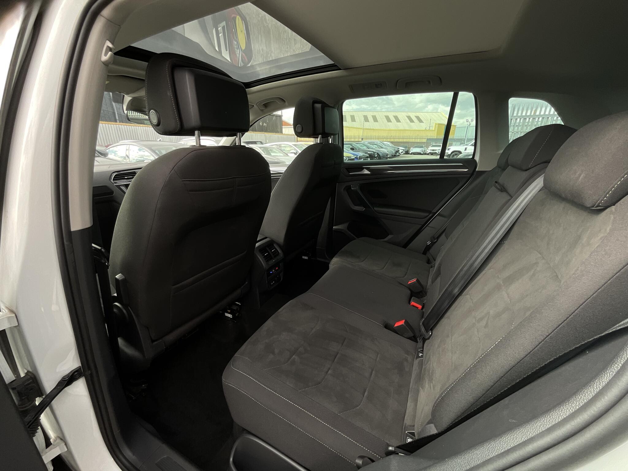 Volkswagen Tiguan - Image 13