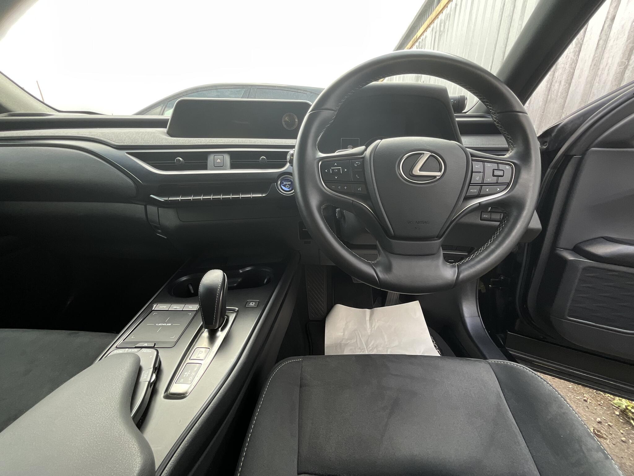 Lexus UX - Image 6