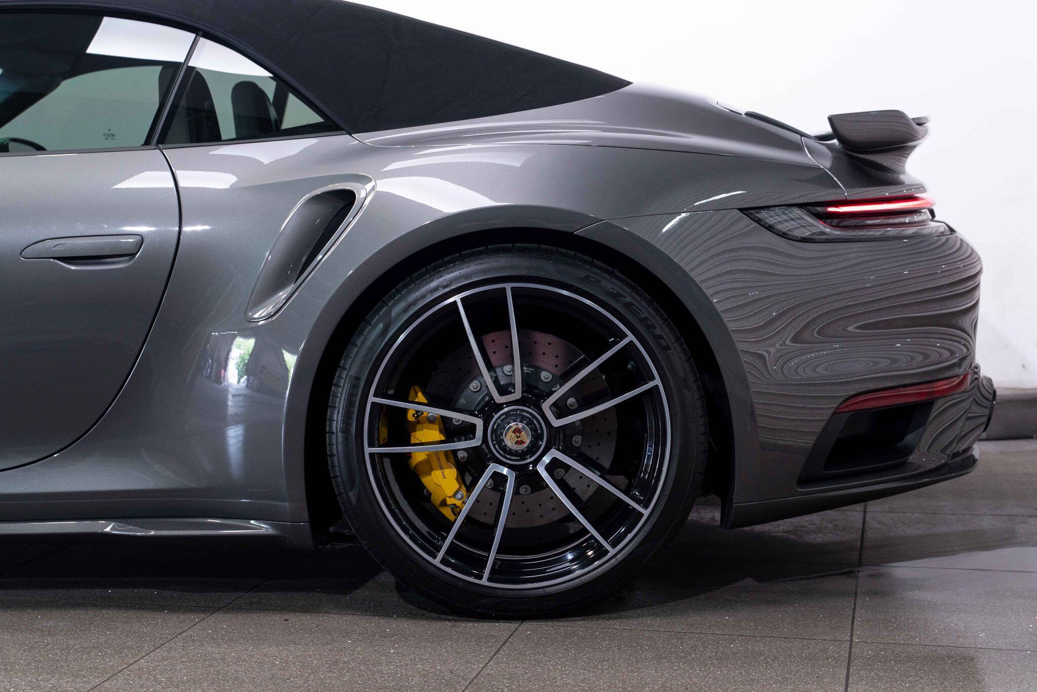 Porsche 911 - Image 17