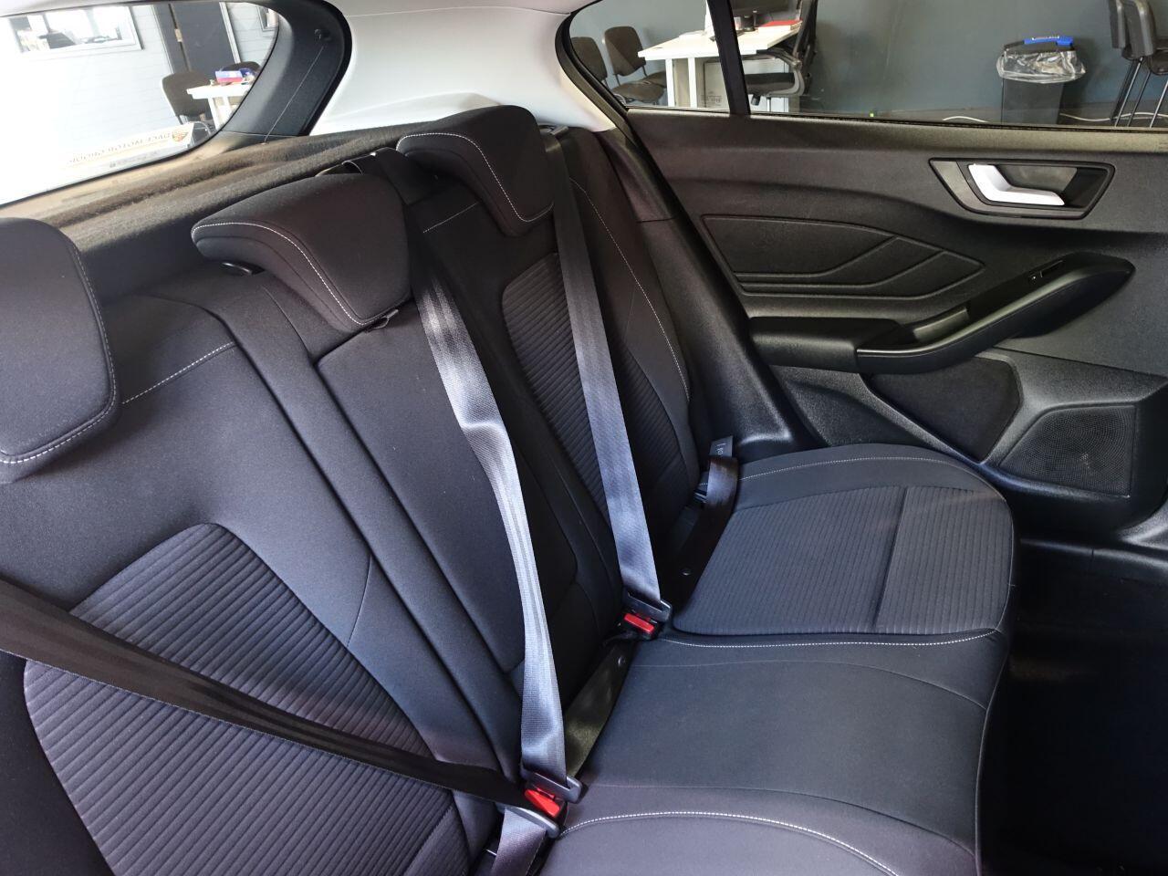Ford Focus - Image 14