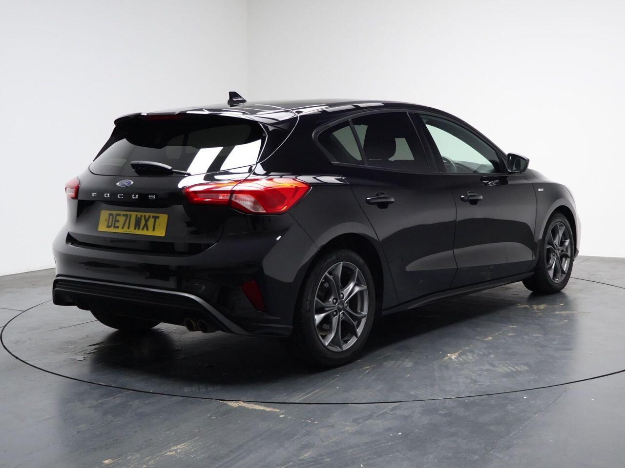 Ford Focus - Image 12