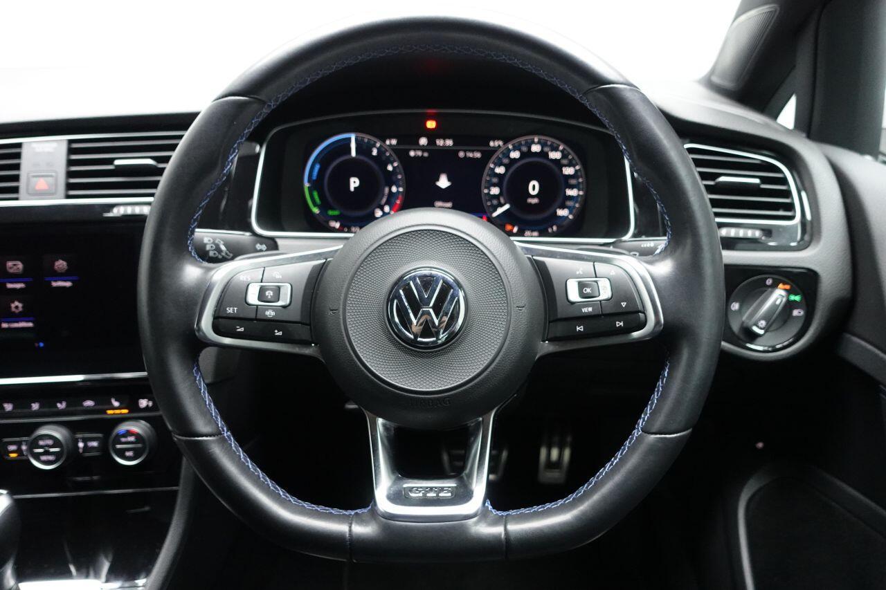 Volkswagen Golf - Image 40