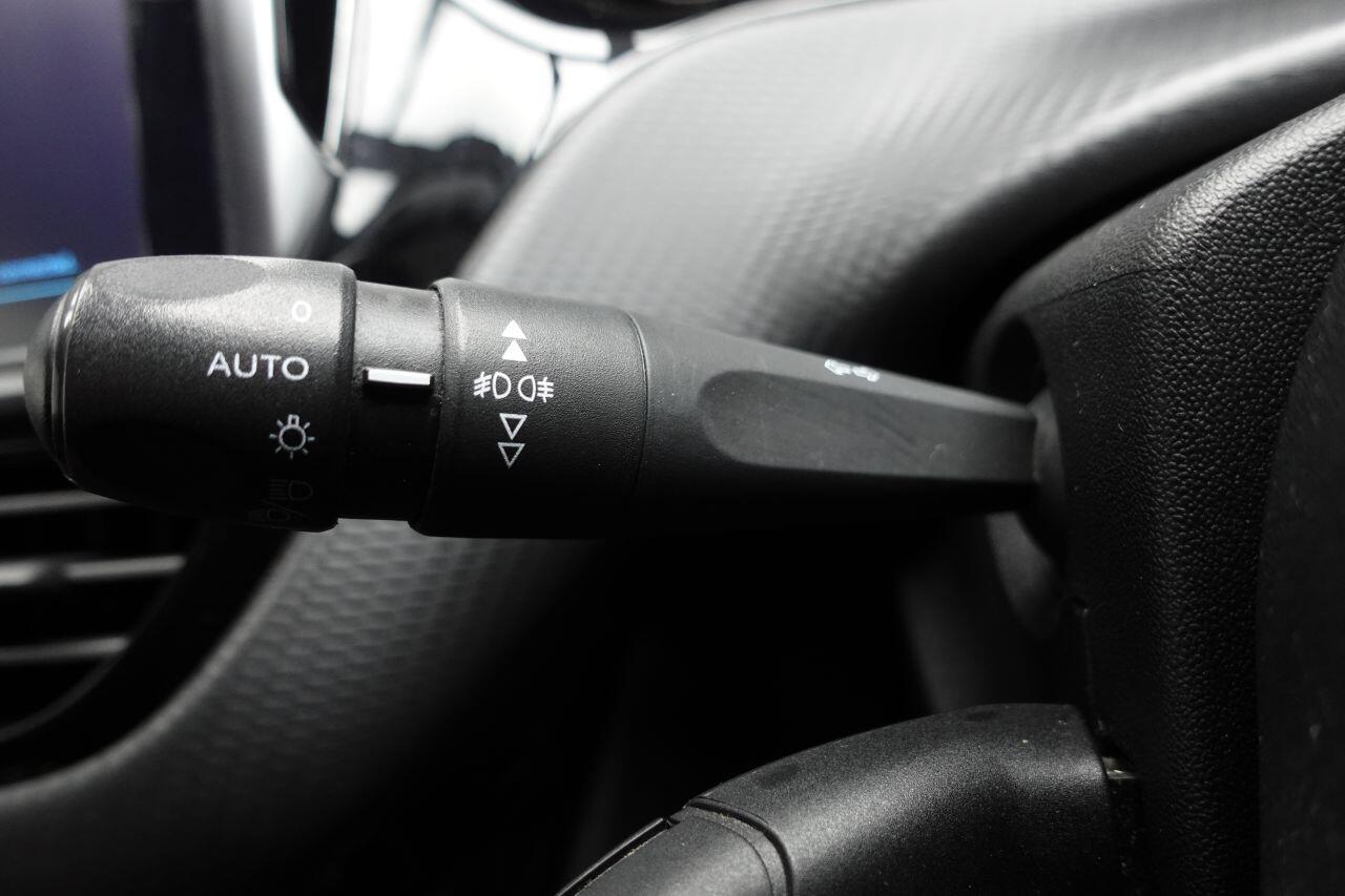 Peugeot 208 - Image 42