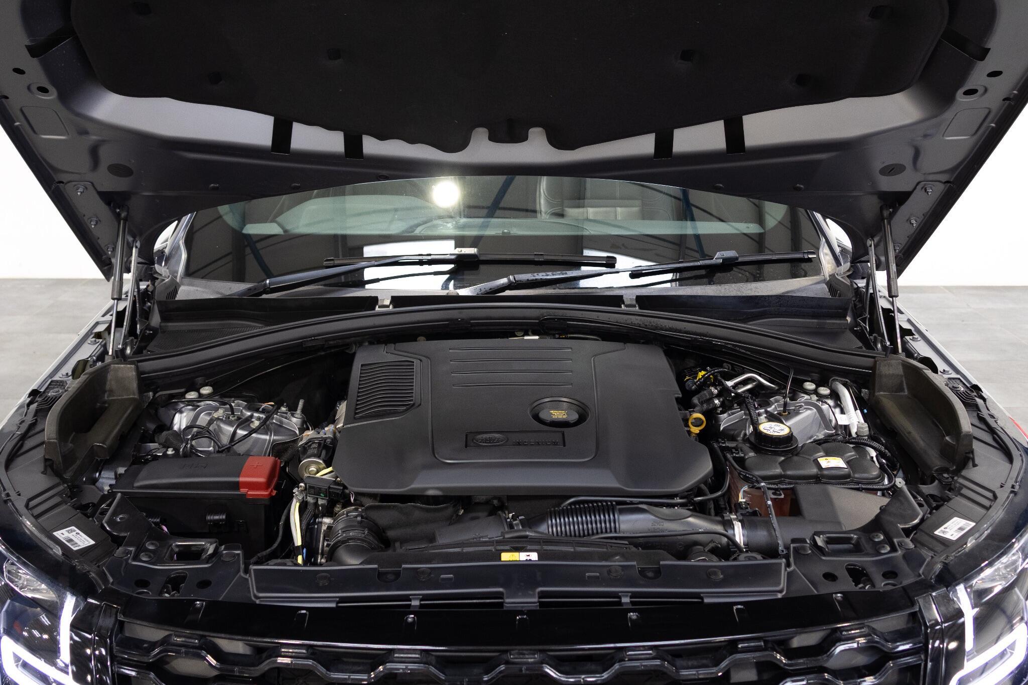 Land Rover Range Rover Velar - Image 40