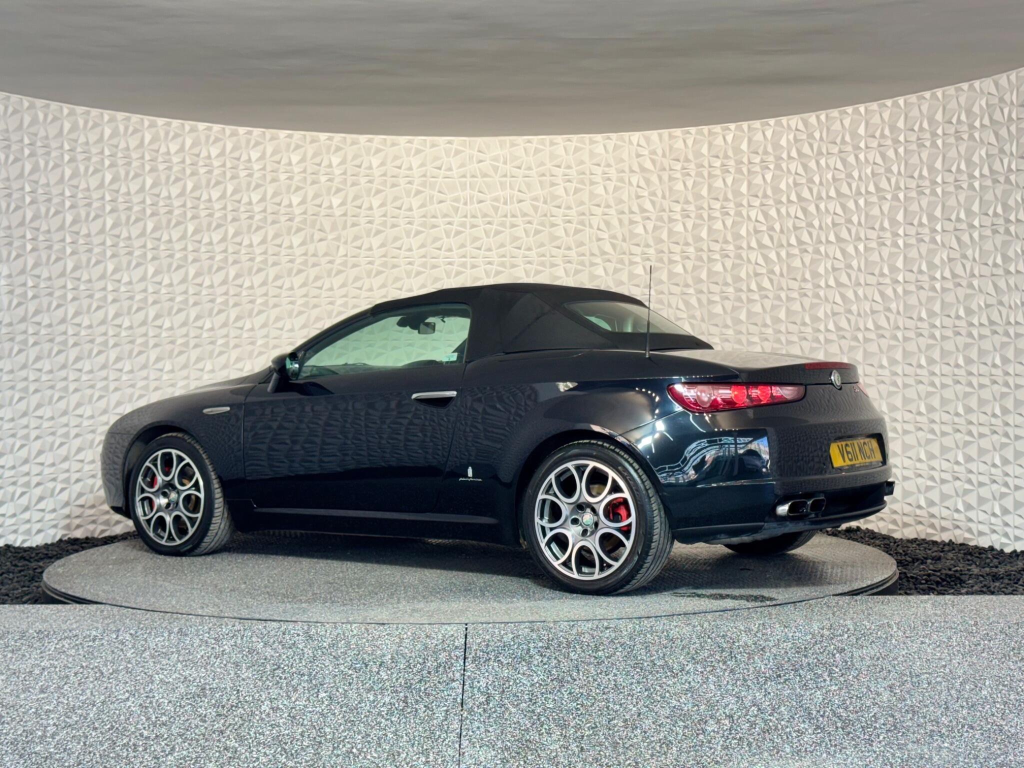 Alfa Romeo Spider - Image 14