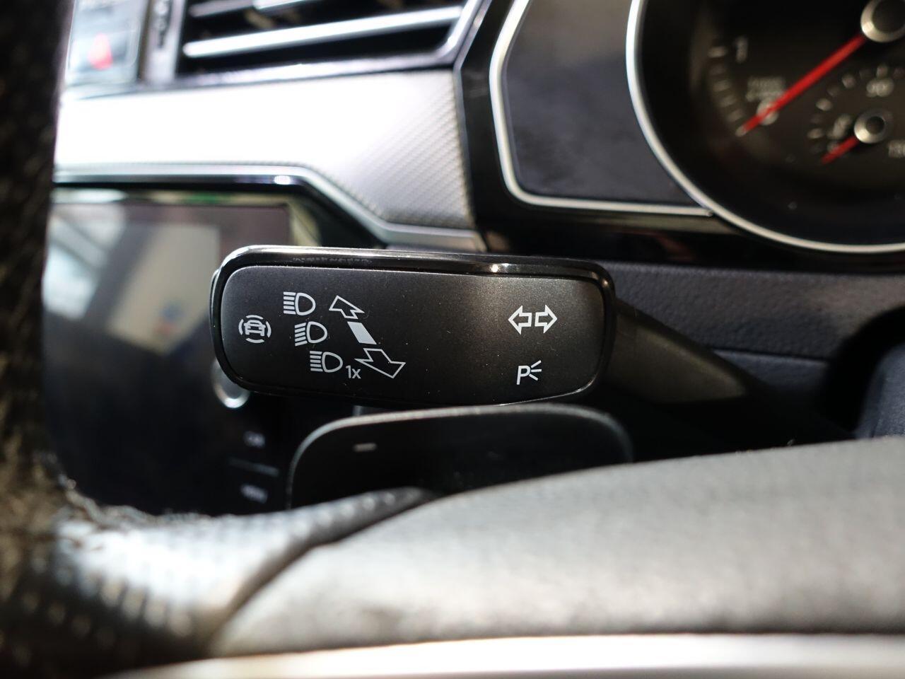 Volkswagen Passat - Image 29