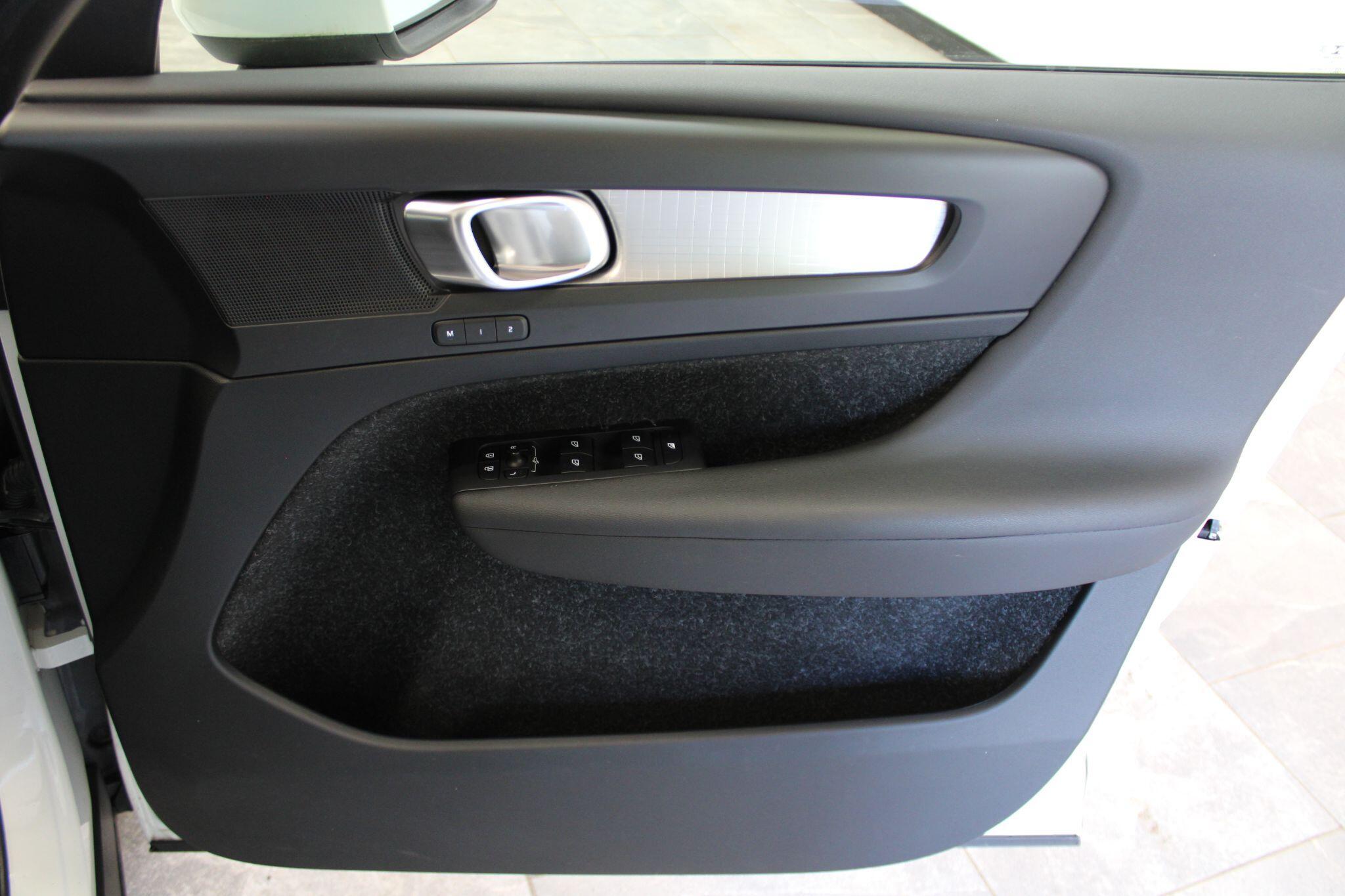 Volvo XC40 - Image 40