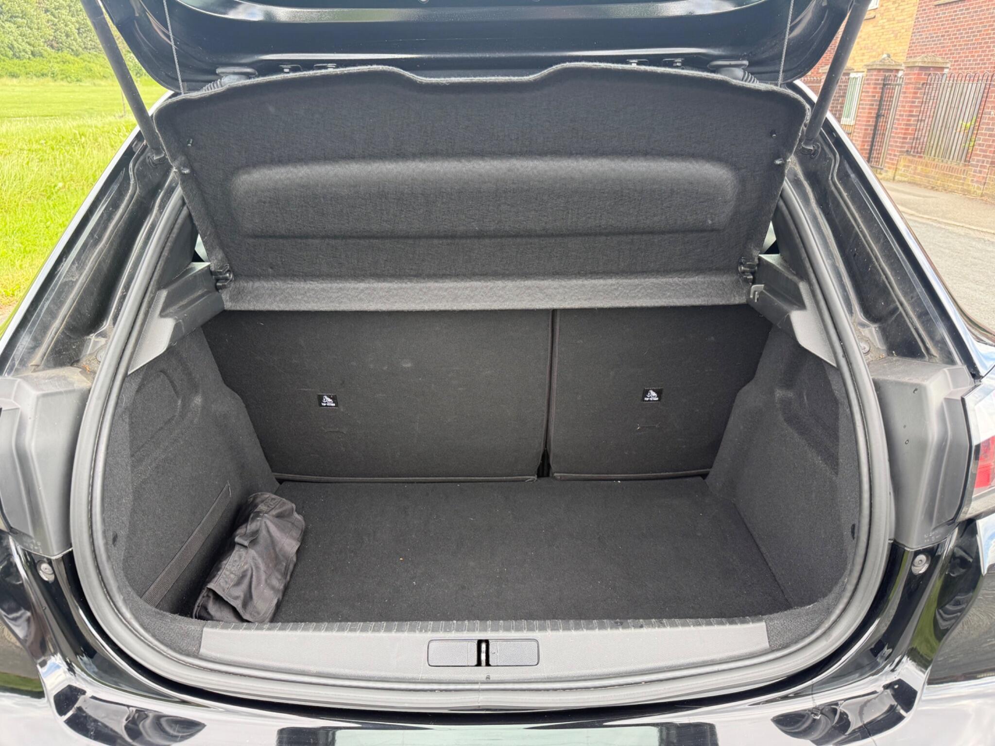 Peugeot 208 - Image 9
