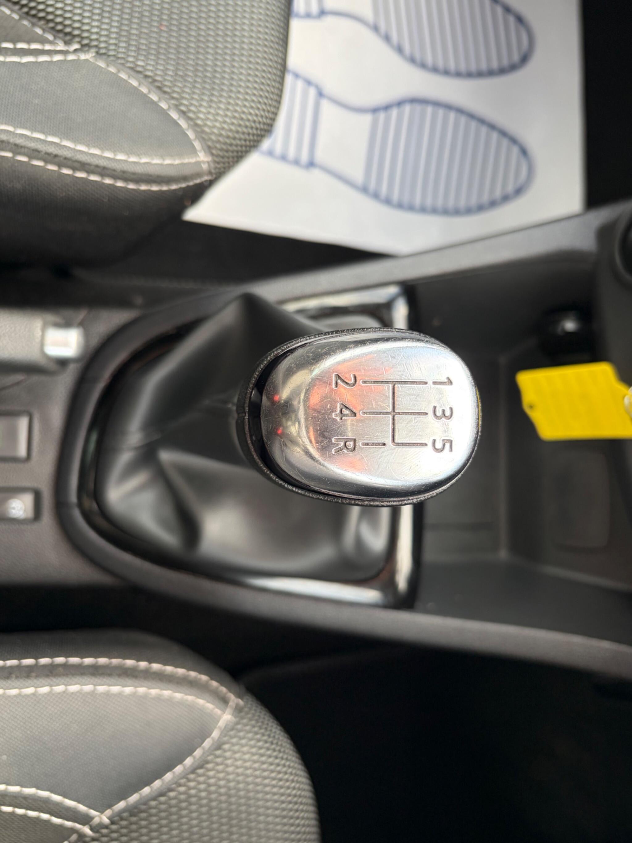 Renault Clio - Image 37