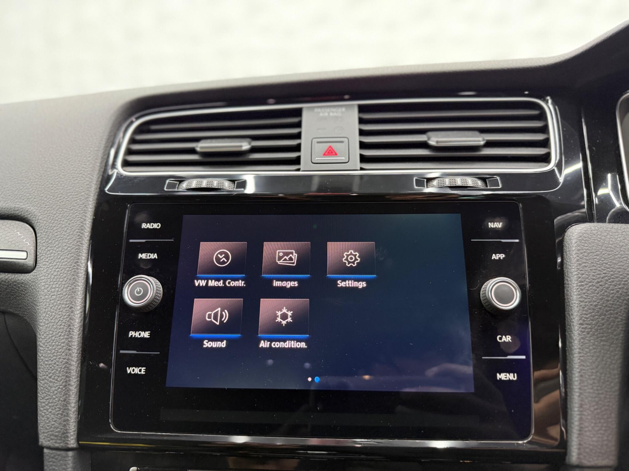 Volkswagen Golf - Image 41