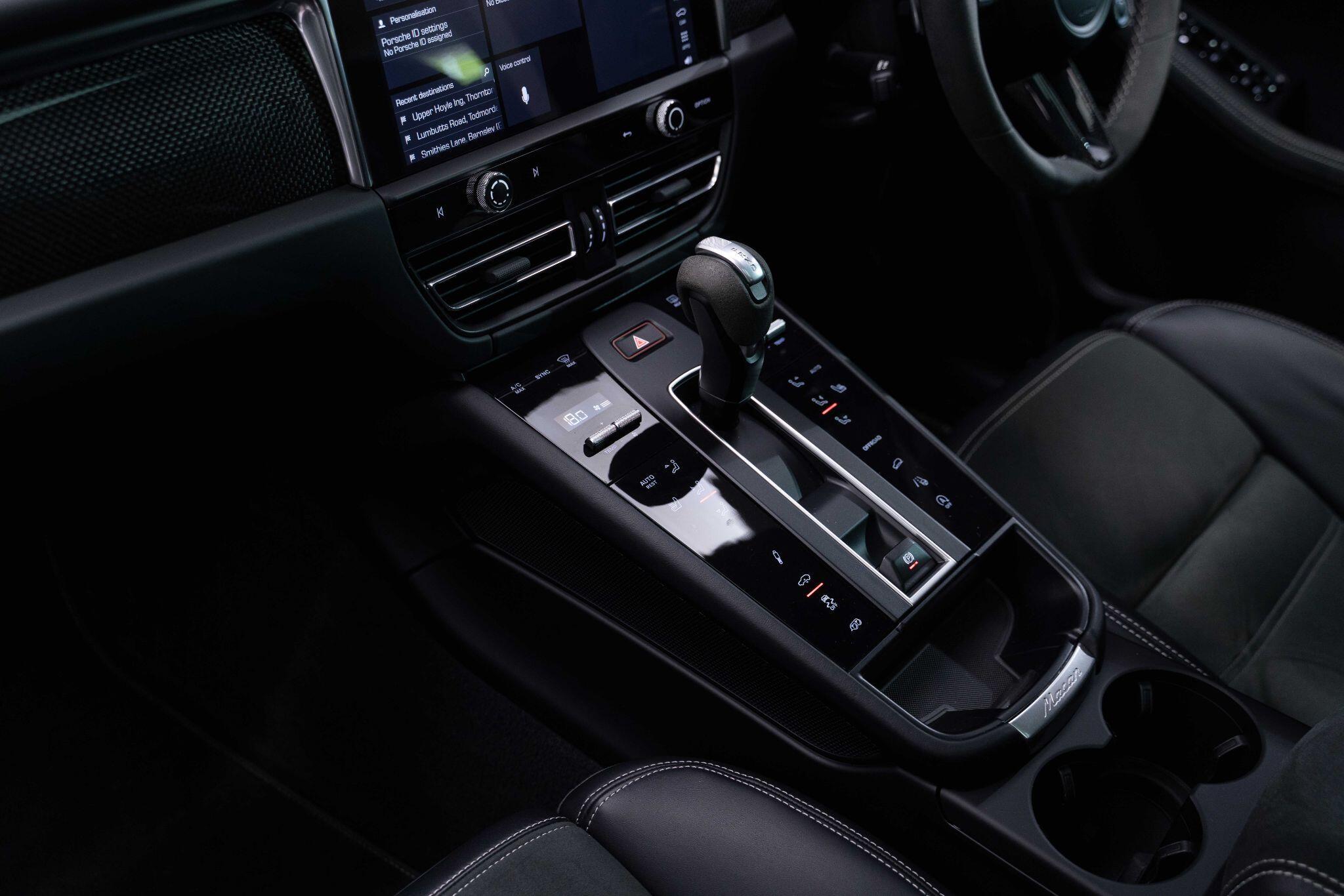 Porsche Macan - Image 12