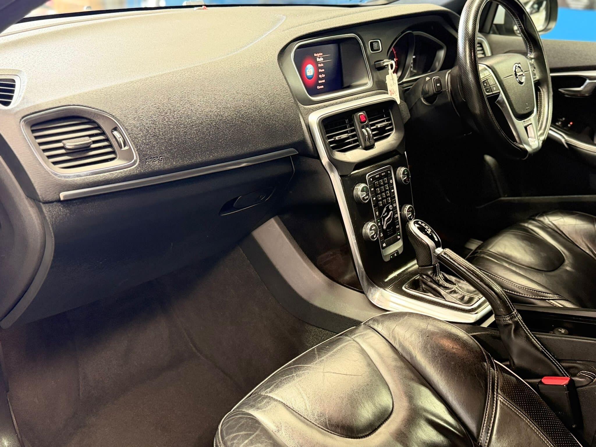 Volvo V40 - Image 17