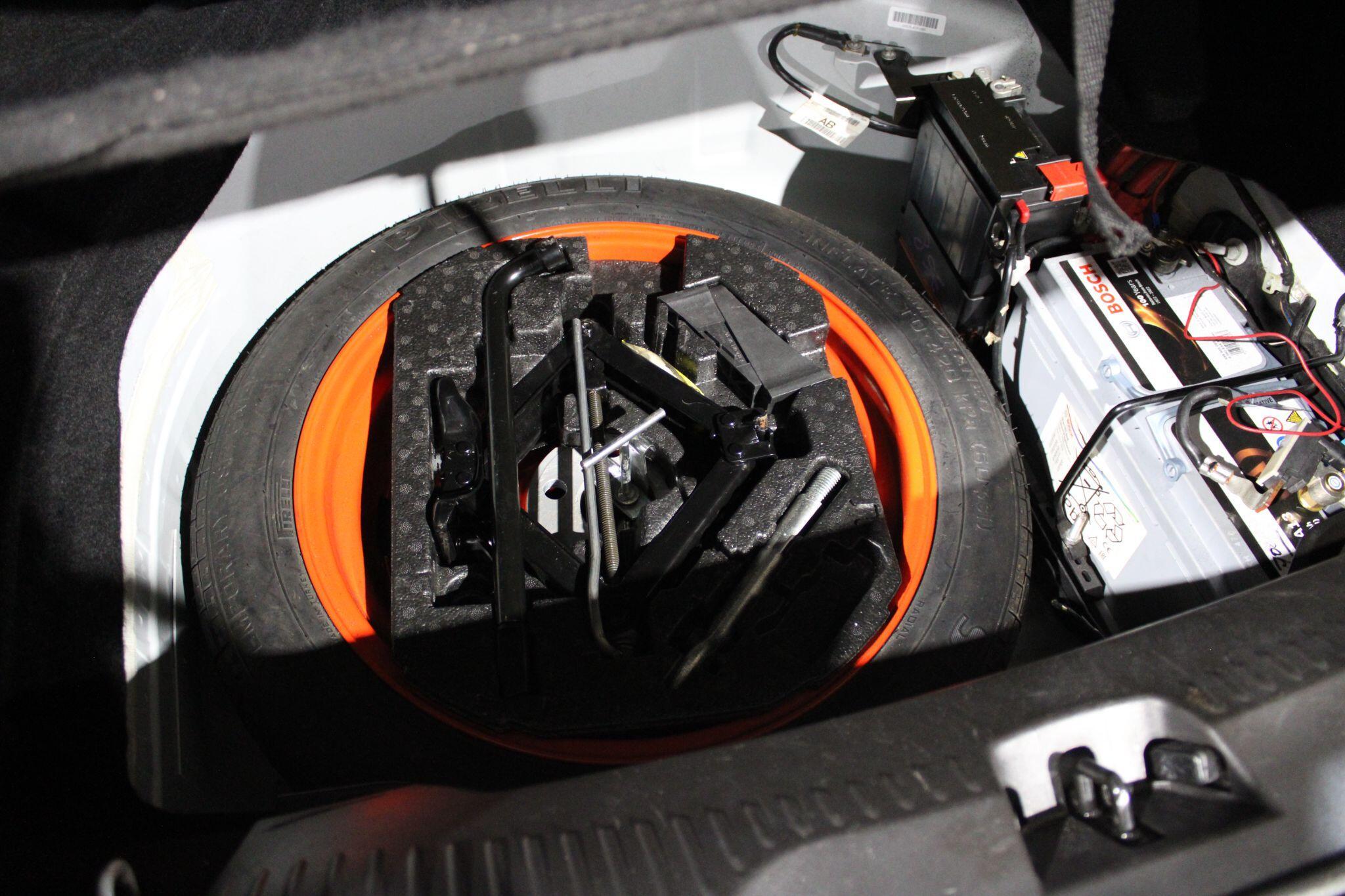 Jaguar XF - Image 28