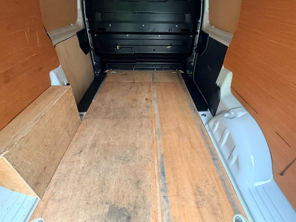 Vauxhall Vivaro - Image 19