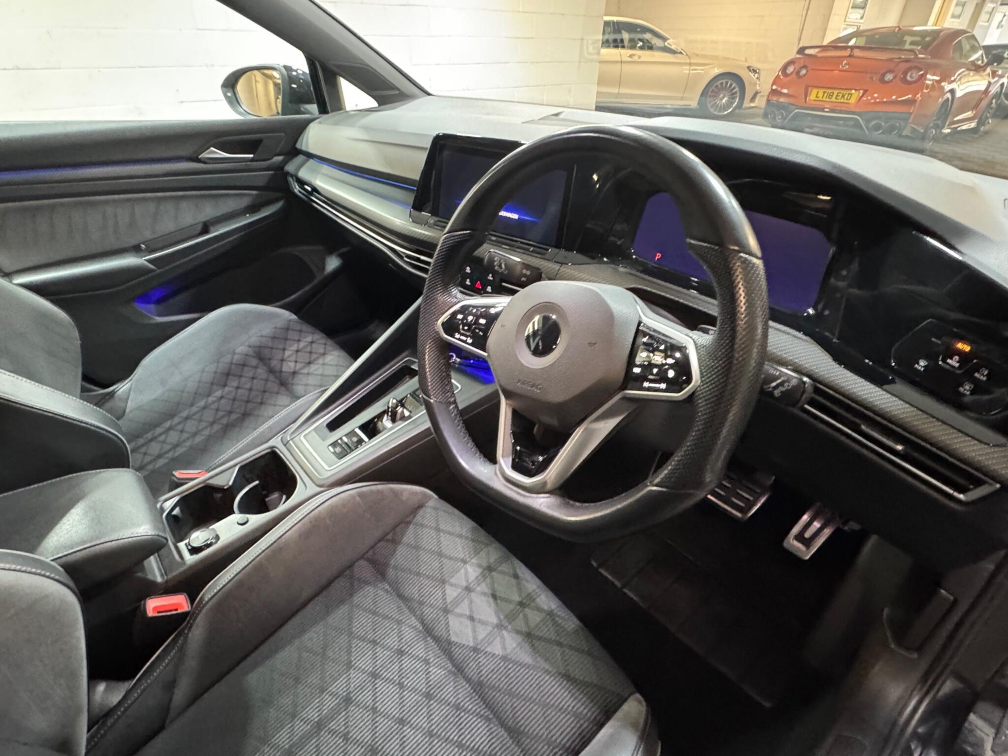 Volkswagen Golf - Image 11