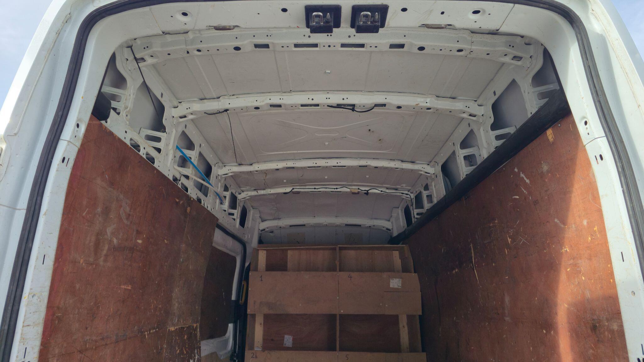 Ford Transit - Image 12